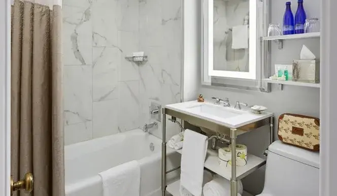 Queen Room in Peabody Memphis Queen Room in Peabody Memphis