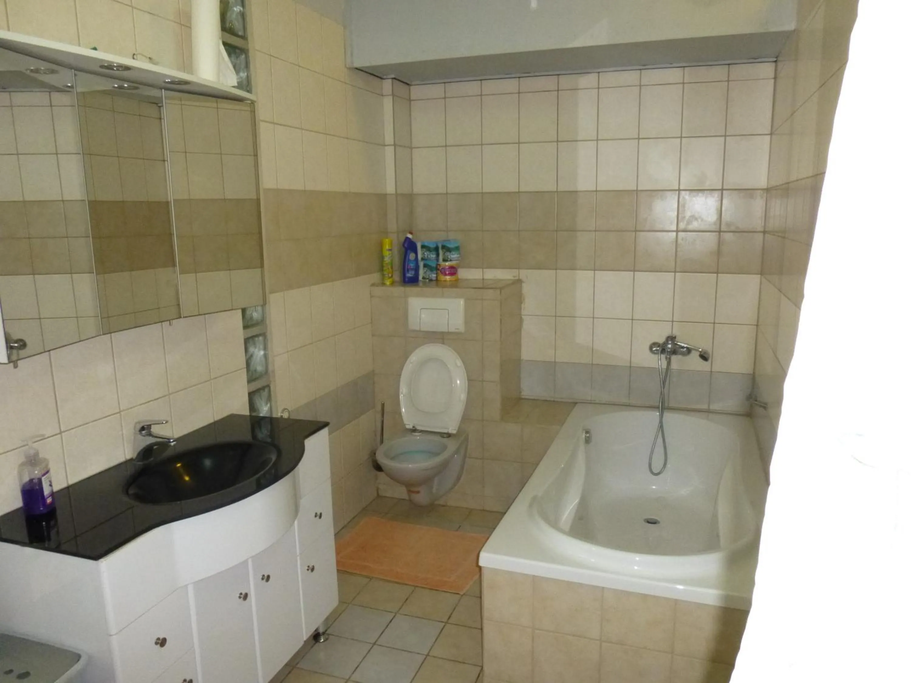 Toilet in Kekemba Apartments Paramaribo