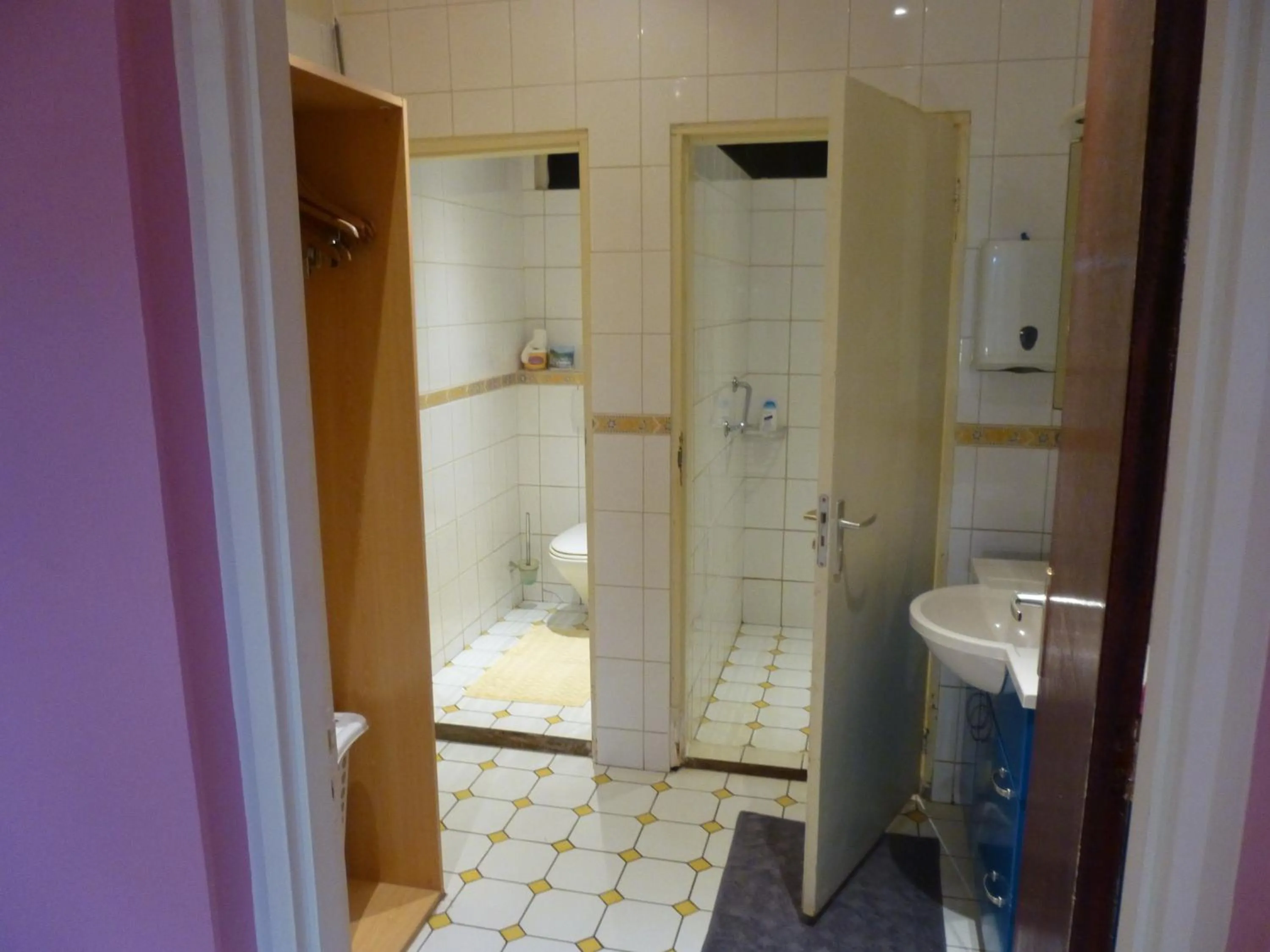 Bathroom in Kekemba Apartments Paramaribo