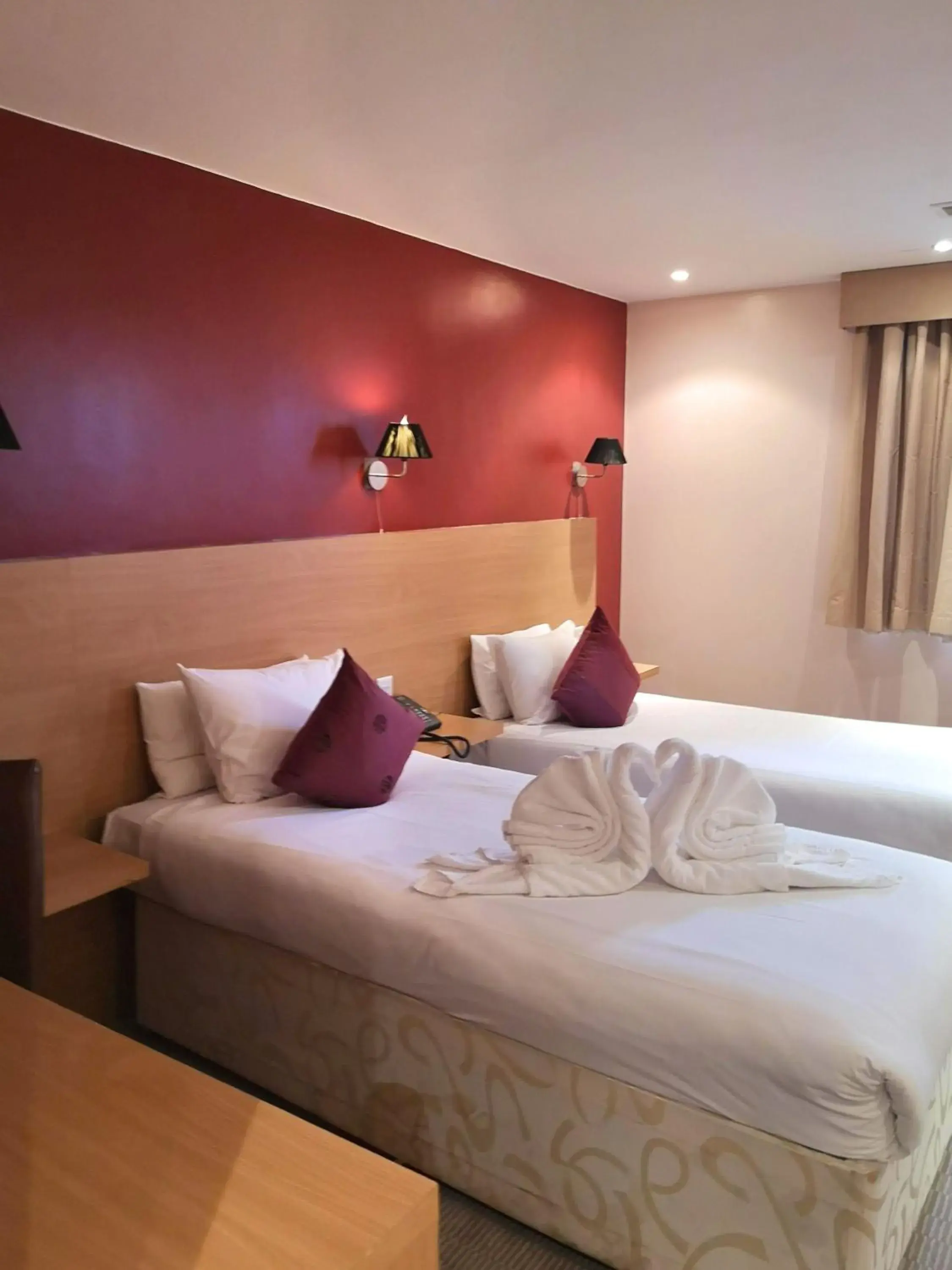 Standard Twin Room in OYO The Luton Hotel Standard Twin Room in OYO The Luton Hotel