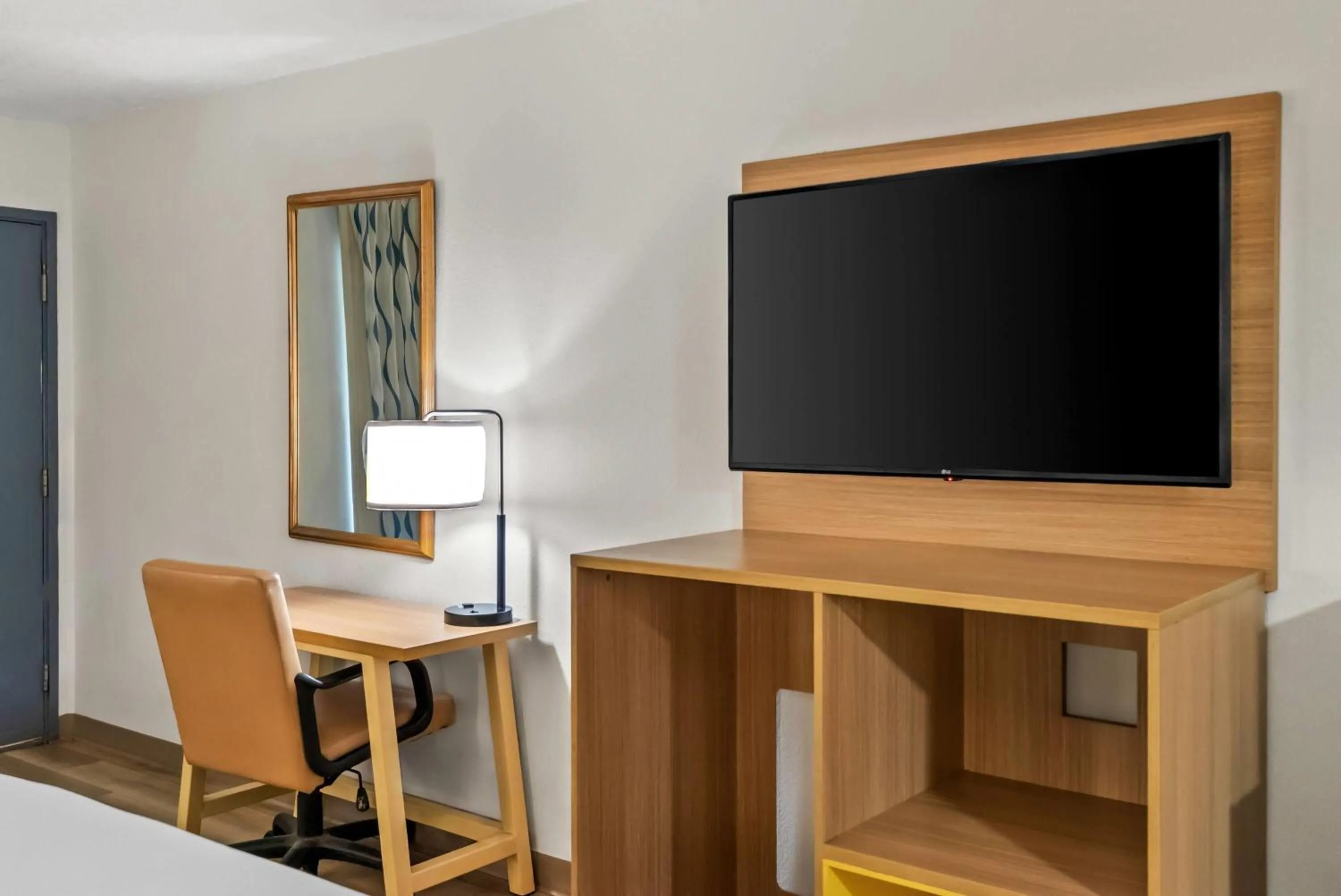 Bed in Days Inn by Wyndham Aiken - Interstate Hwy 20