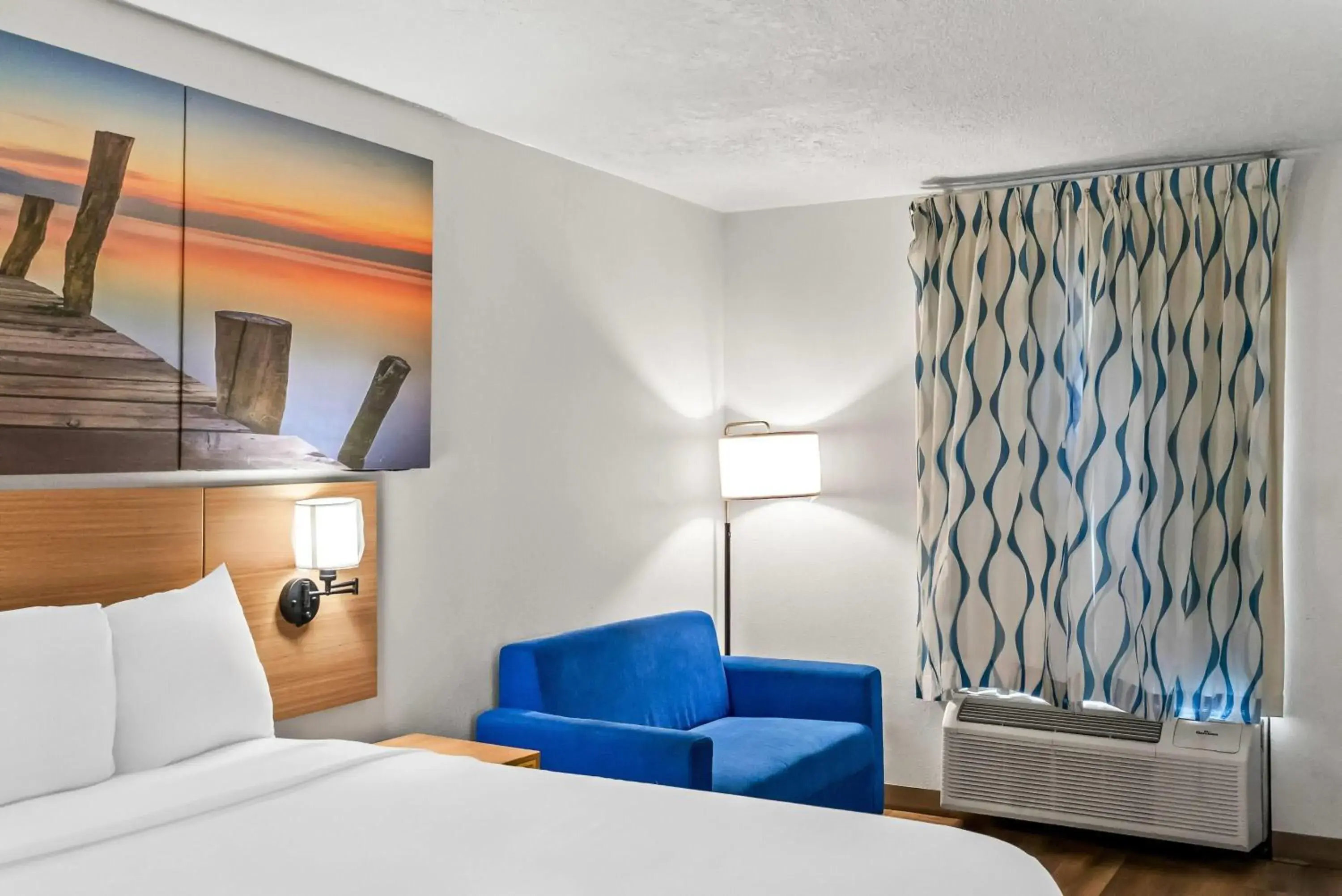 Bed in Days Inn by Wyndham Aiken - Interstate Hwy 20 Bed in Days Inn by Wyndham Aiken - Interstate Hwy 20