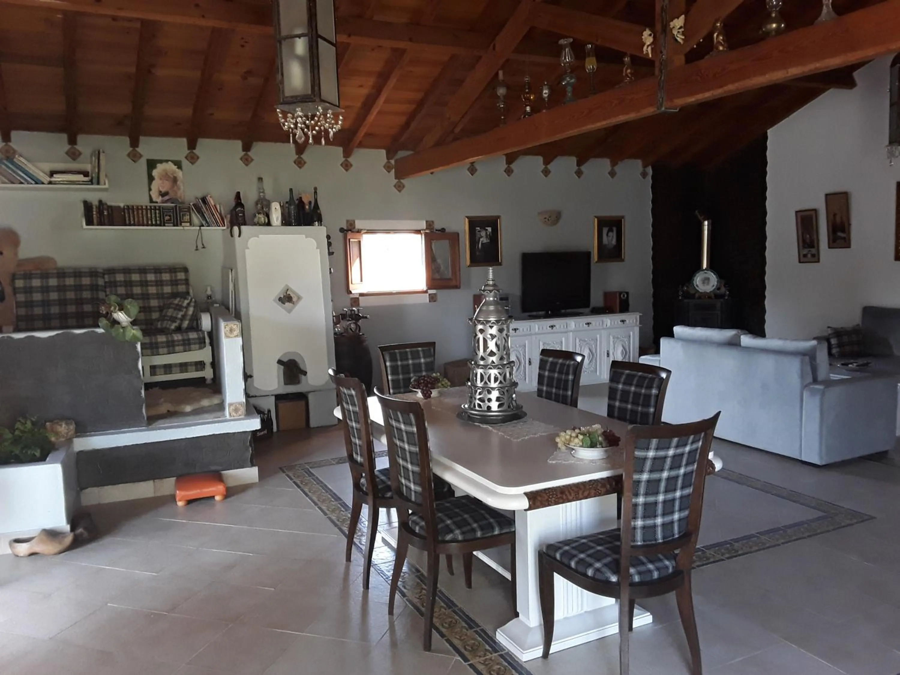 Communal lounge/ TV room in Quinta Camargue