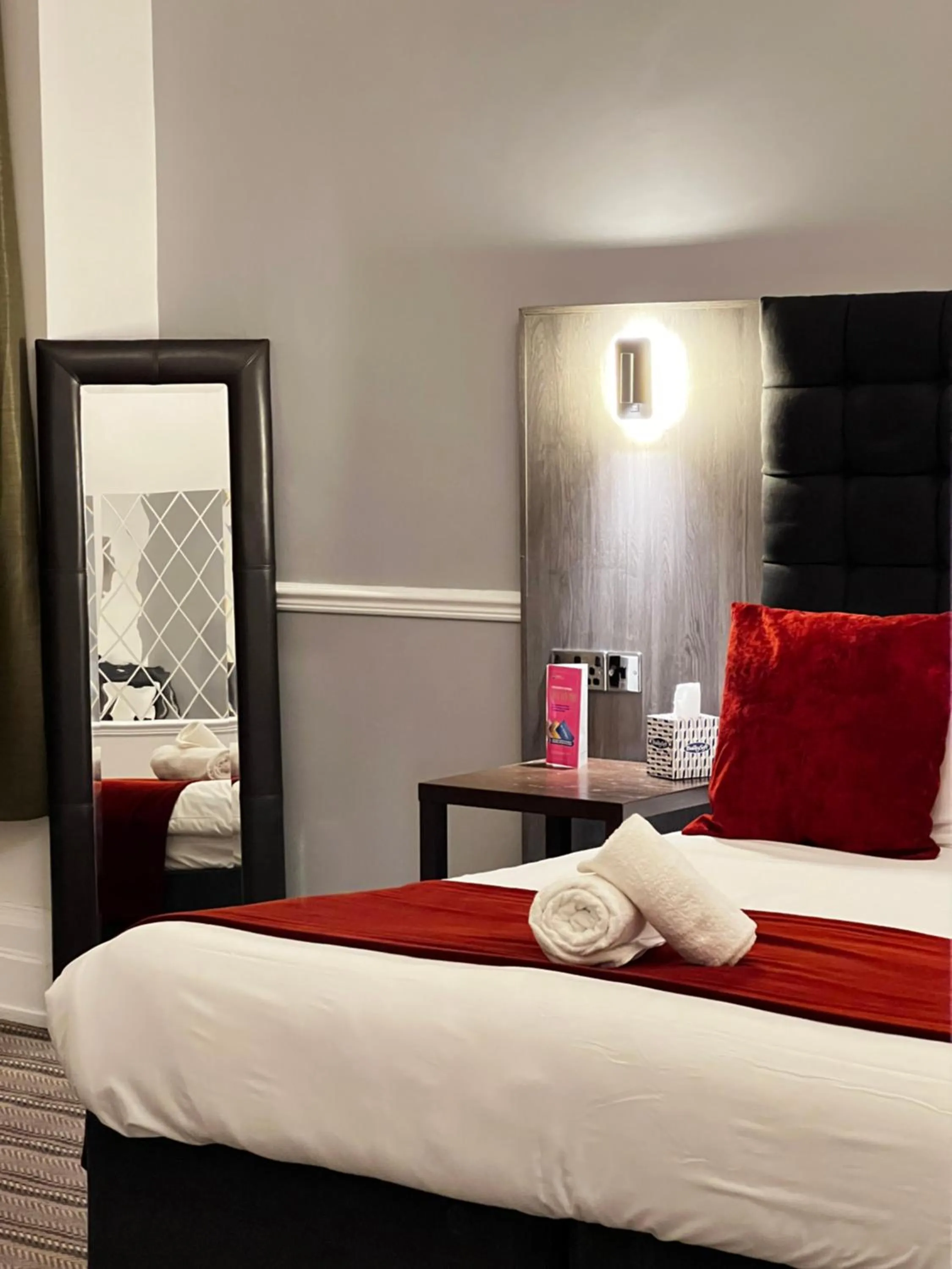 fireplace, Bed in Best Western The Grand Hotel Hartlepool