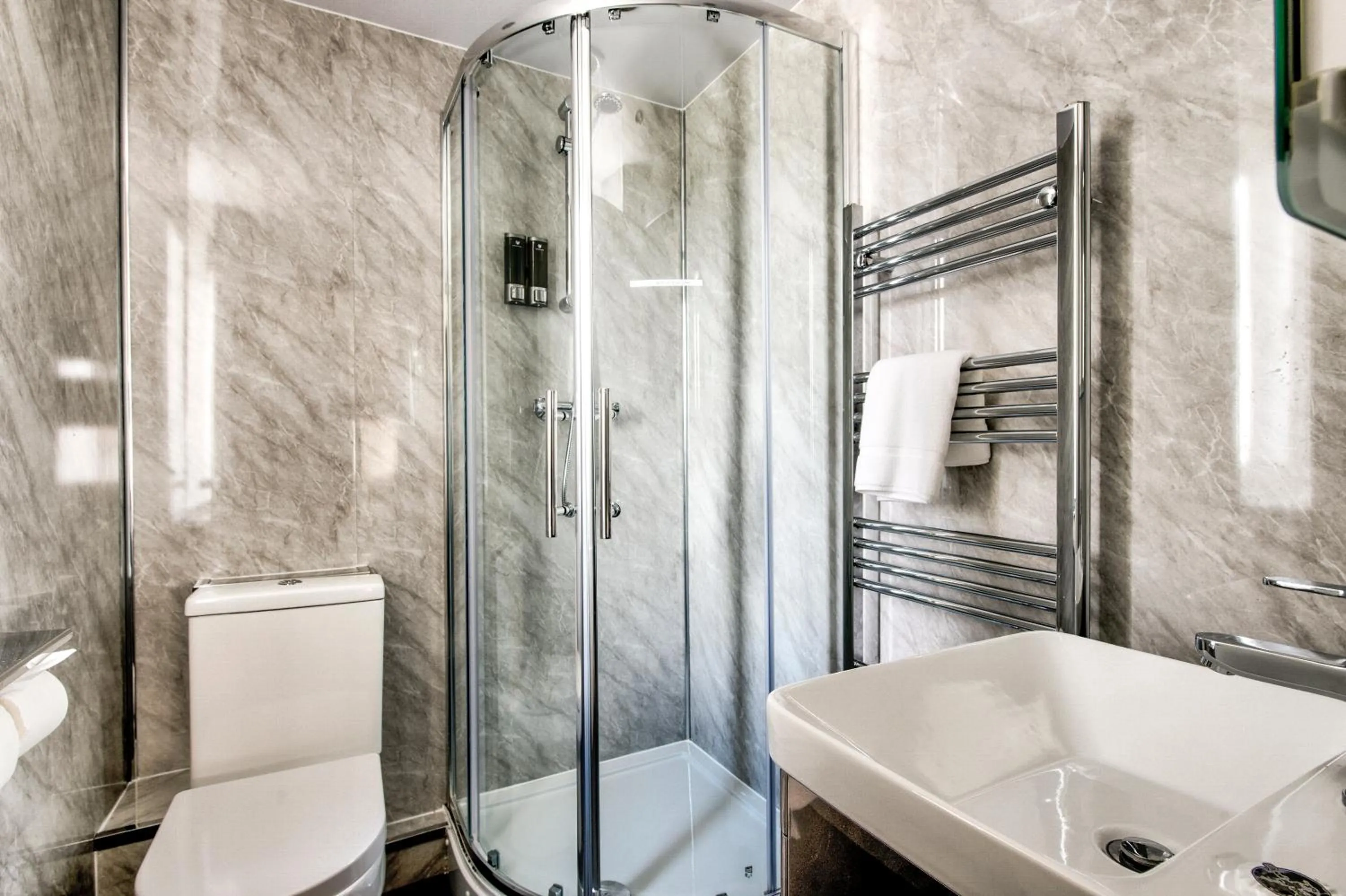 Shower in The Morar Hotel