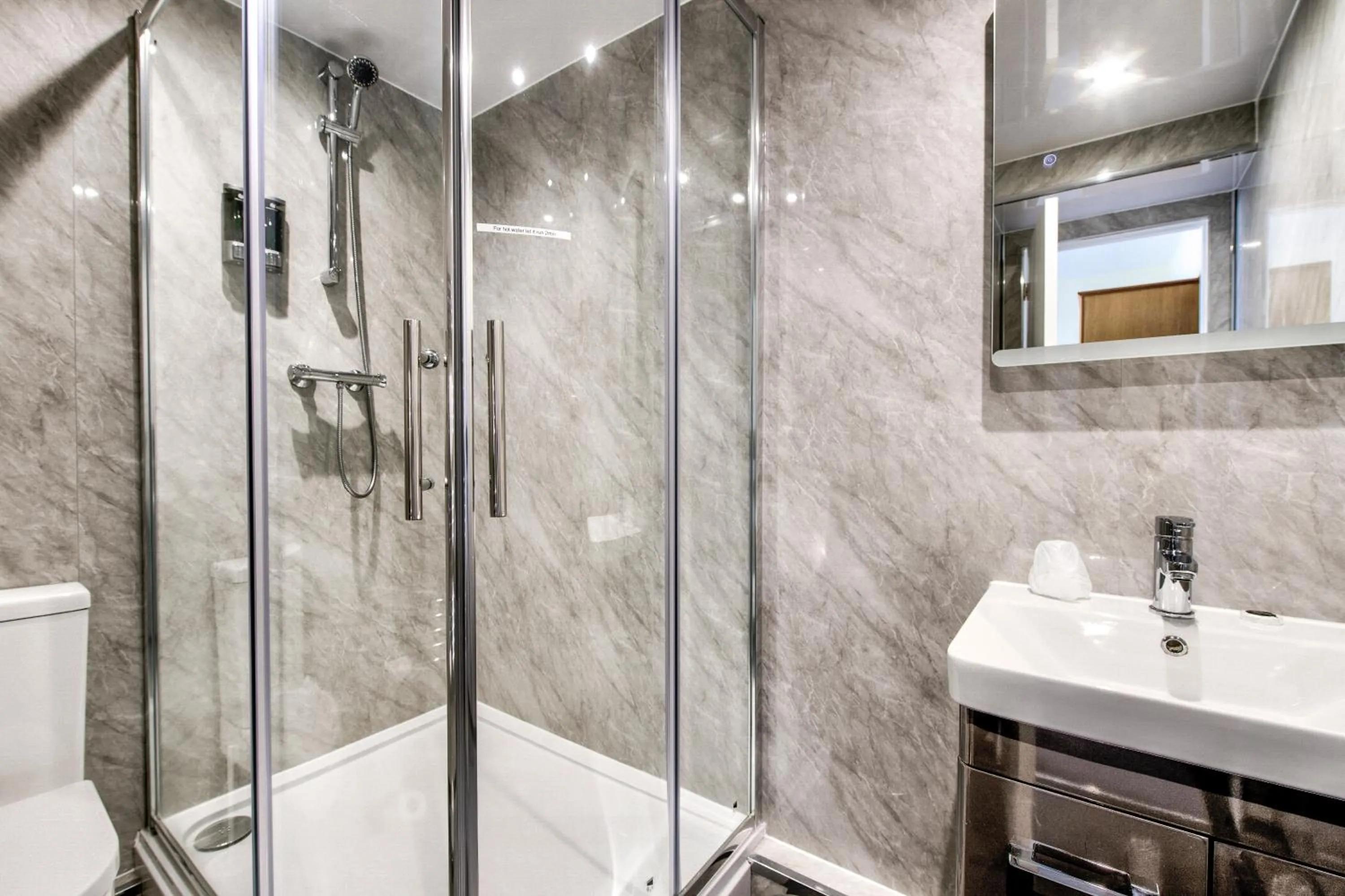 Shower in The Morar Hotel