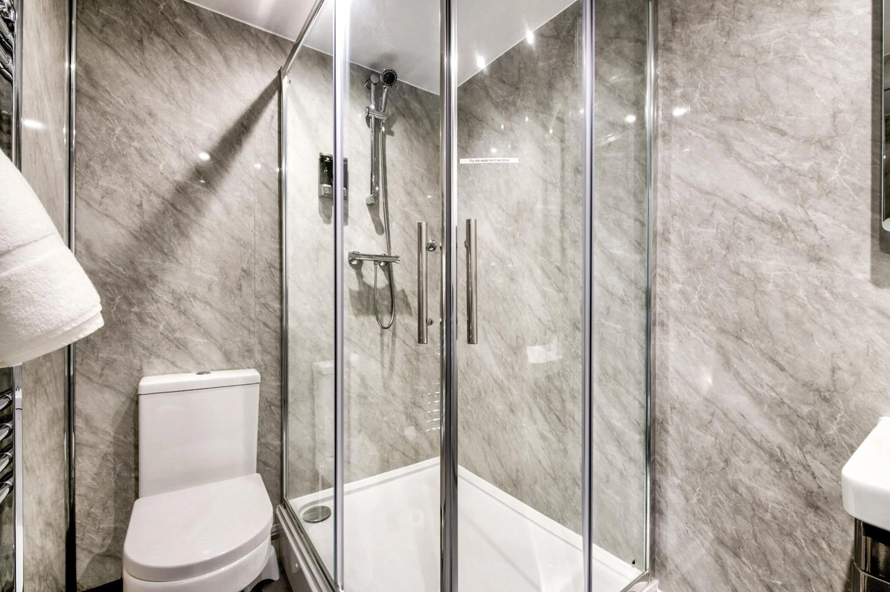 Shower in The Morar Hotel