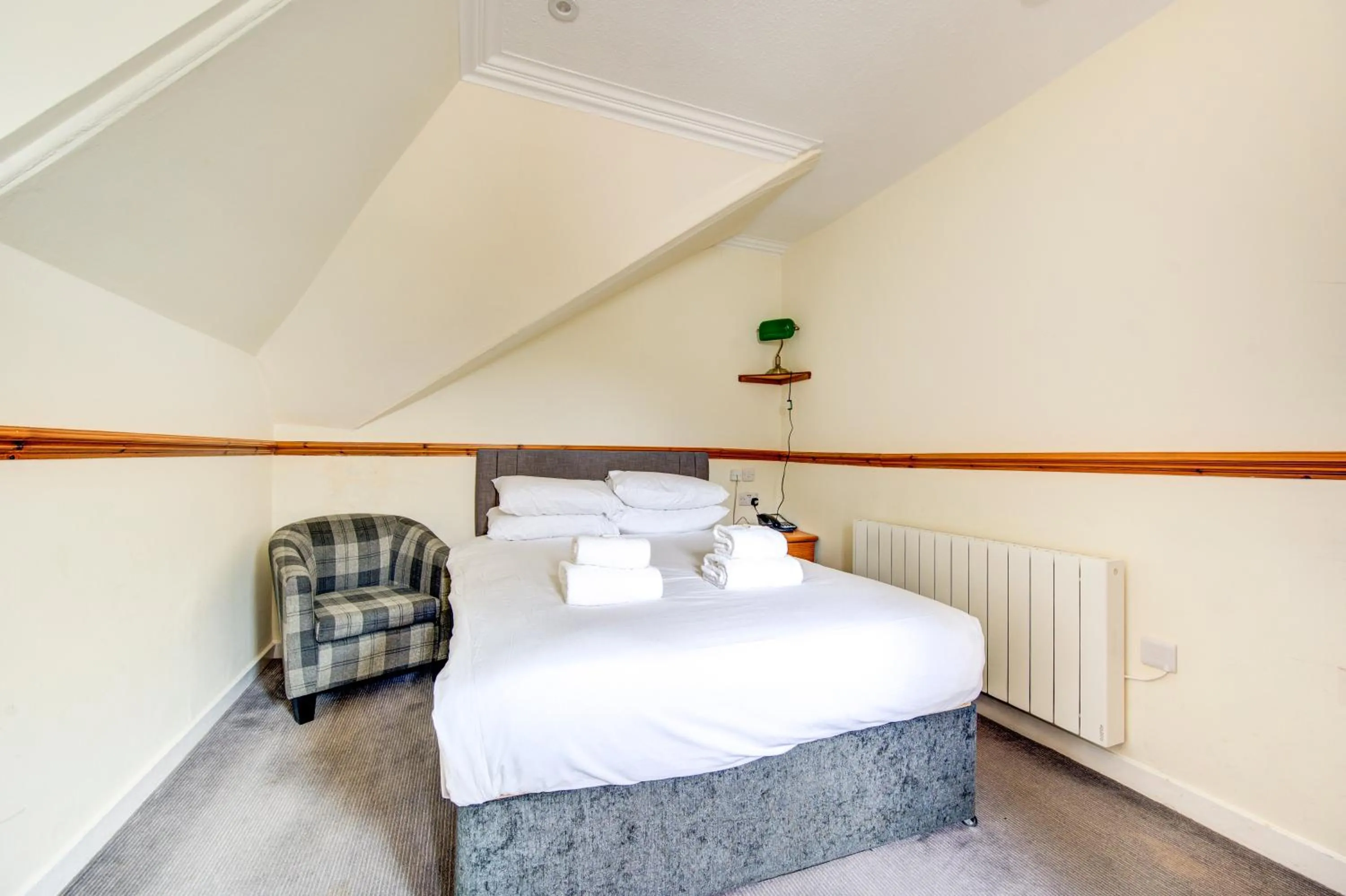 Bed in The Morar Hotel