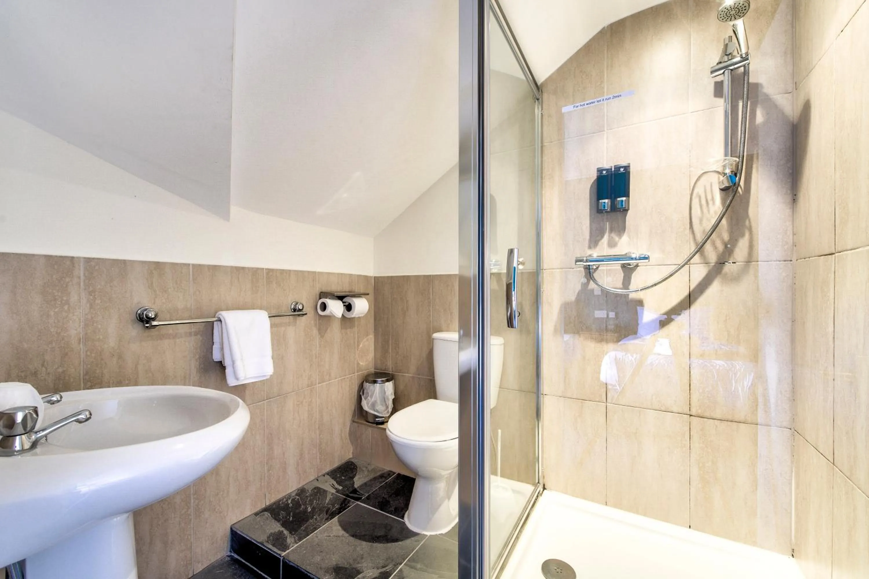 Shower in The Morar Hotel