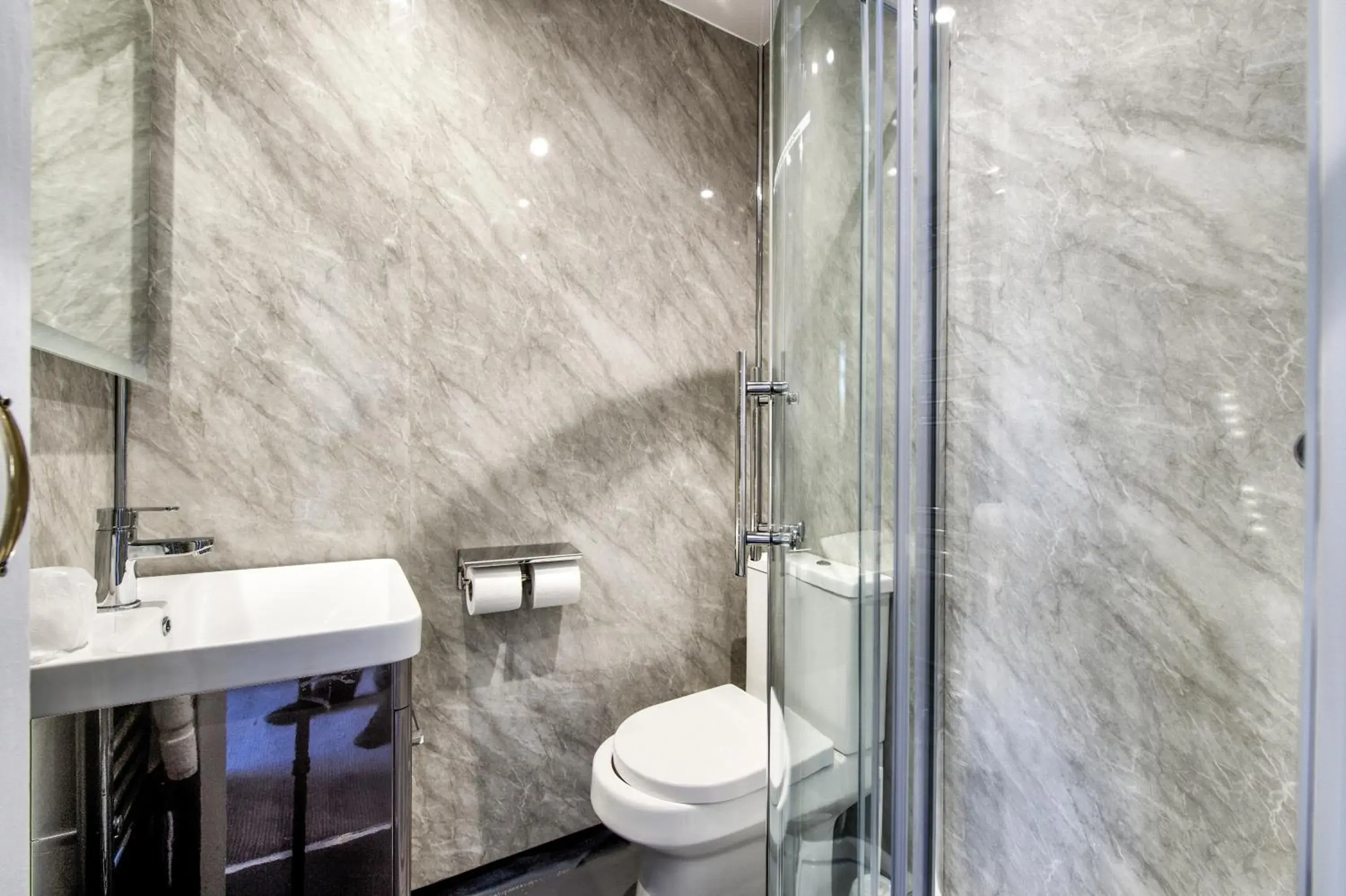 Twin Room with Sea View in The Morar Hotel Twin Room with Sea View in The Morar Hotel