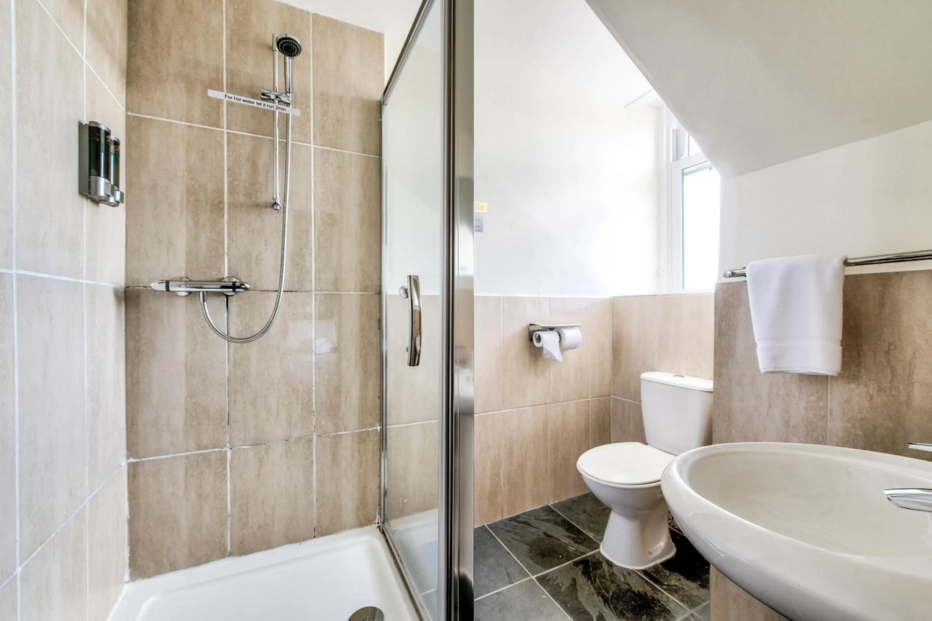 Shower in The Morar Hotel