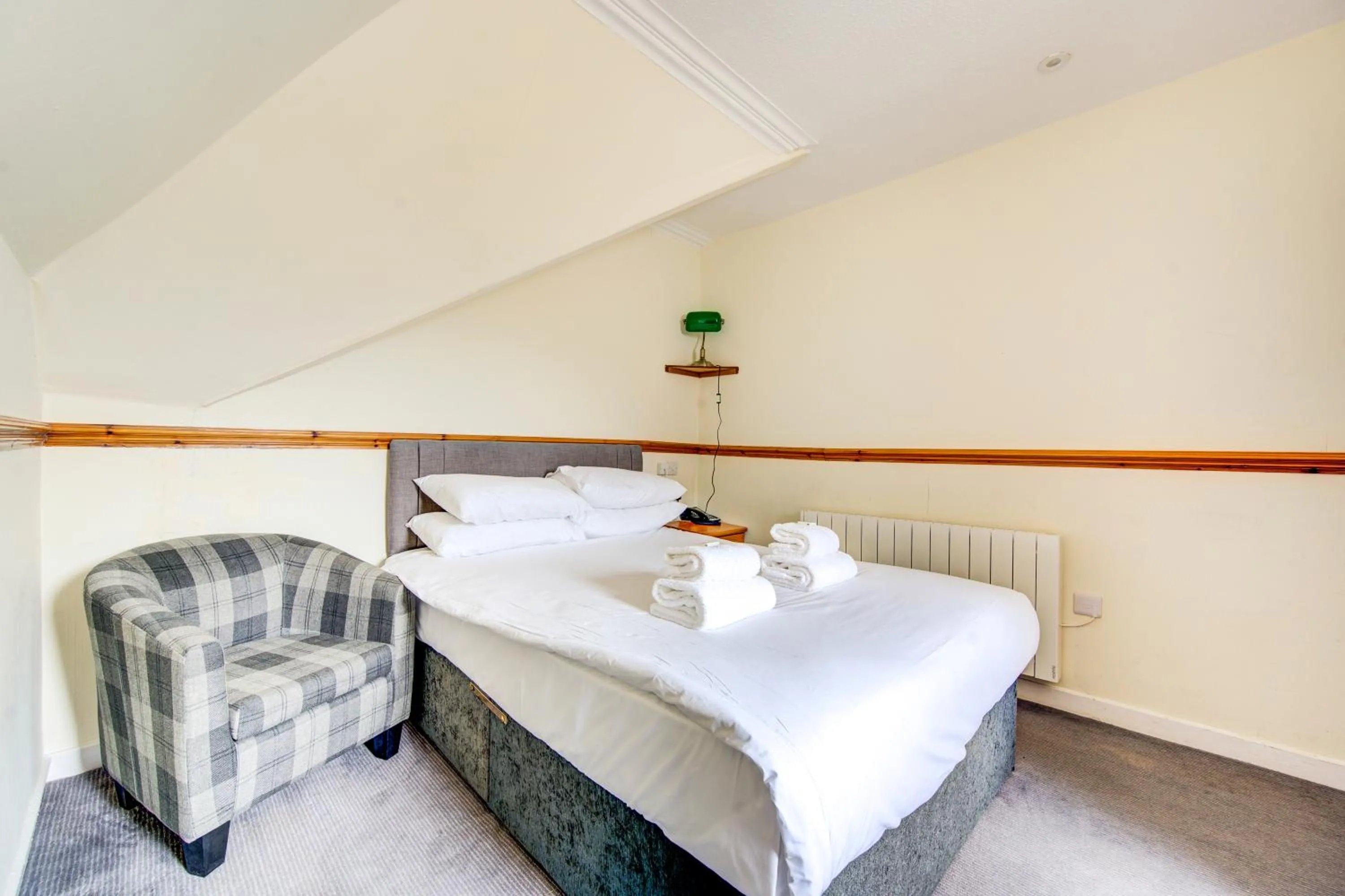 Bed in The Morar Hotel