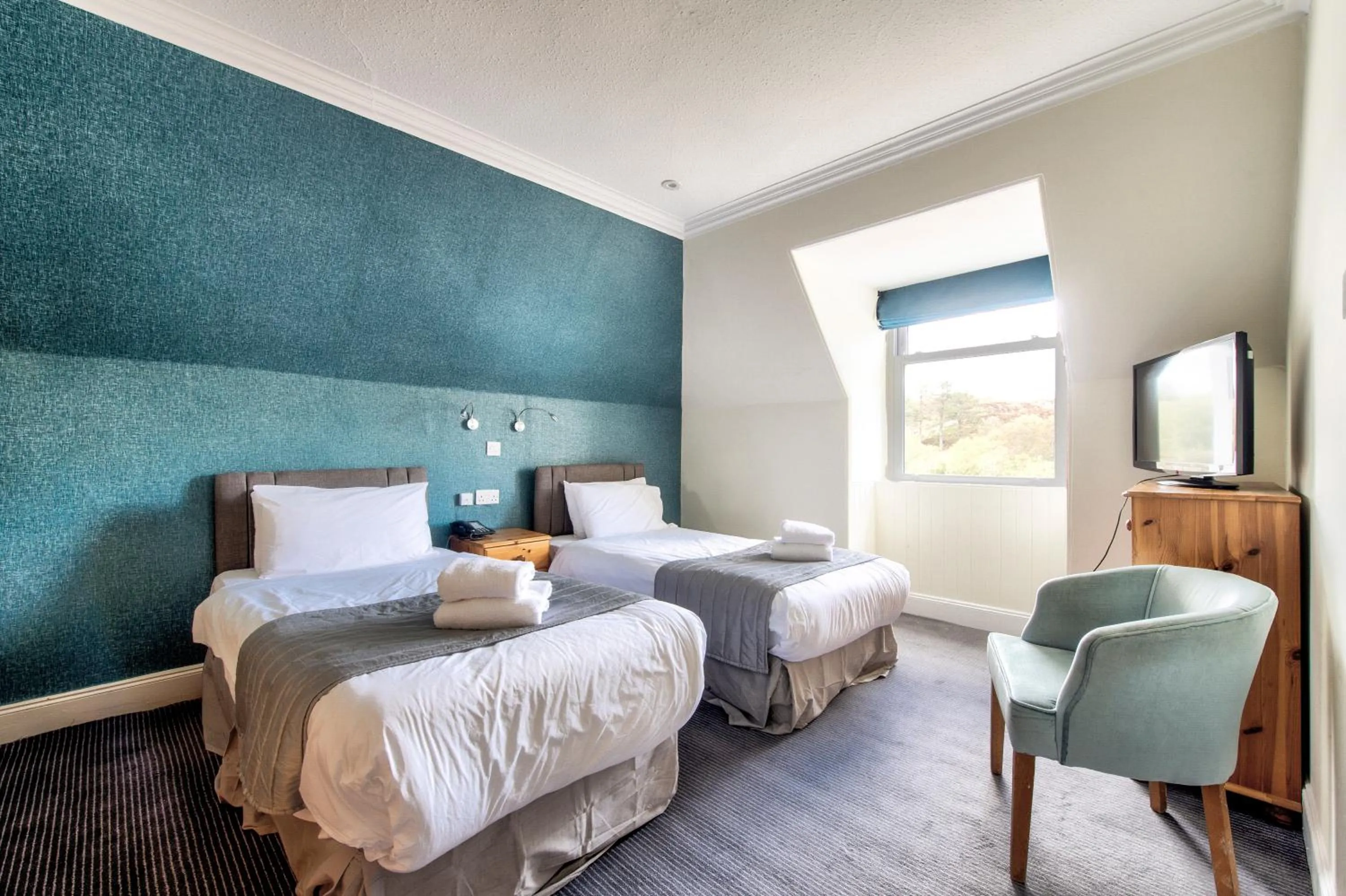 Bed in The Morar Hotel