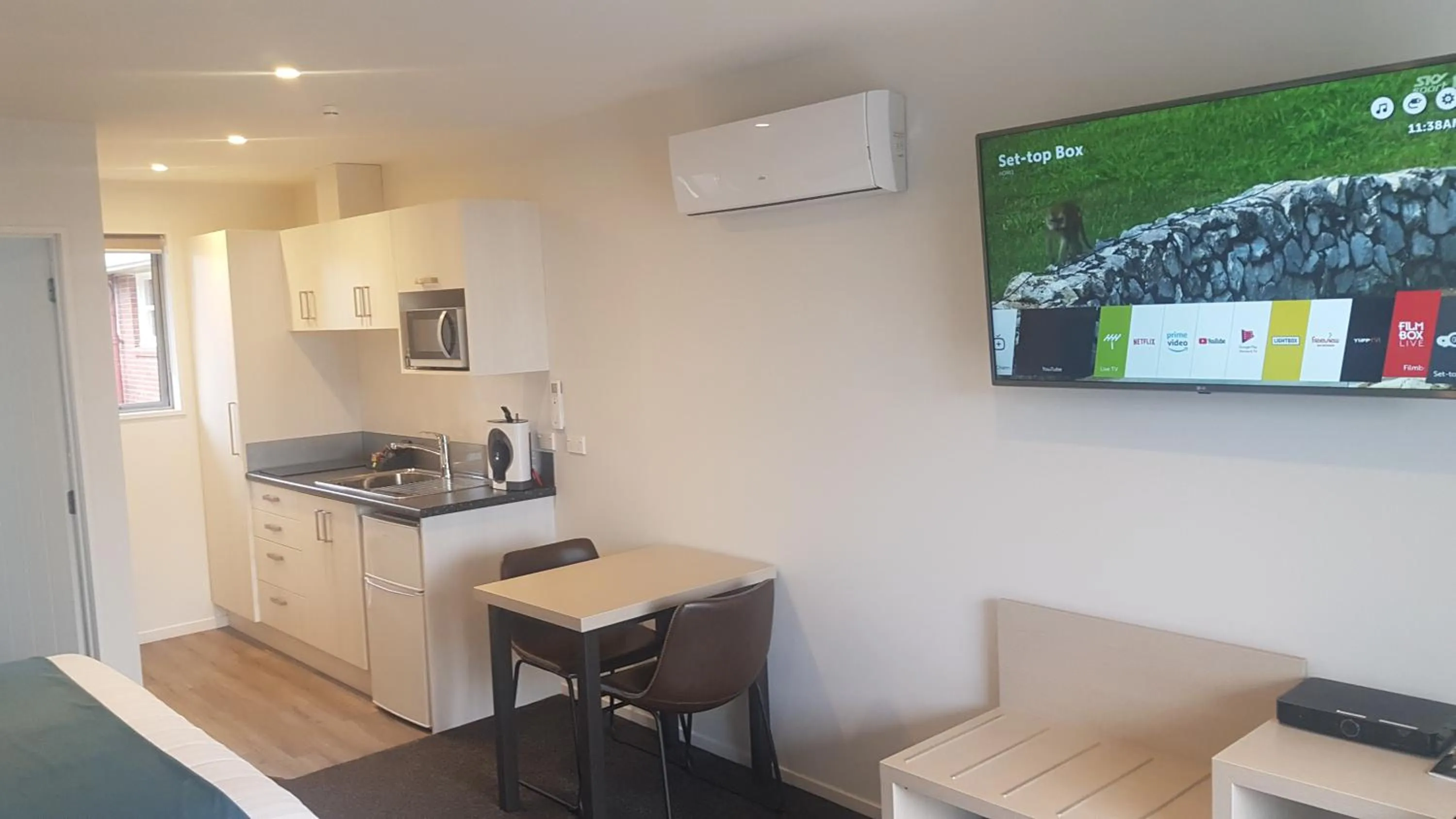 TV and multimedia in Taylors Motel