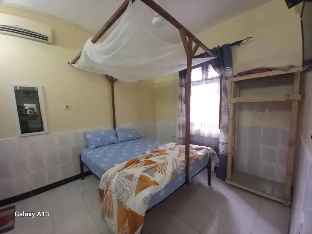 Photo of the whole room, Bed in Rafiki Apartment