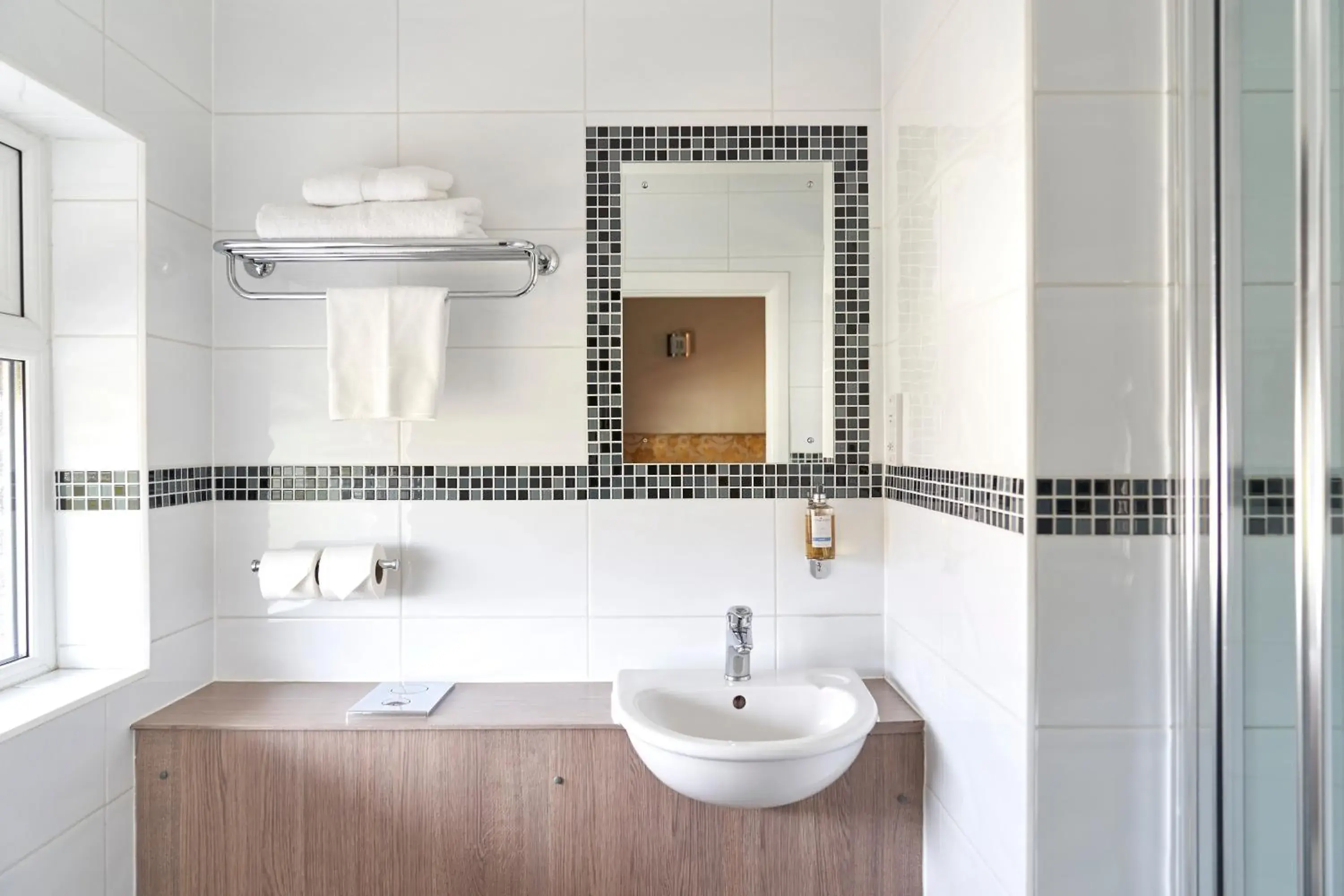 Snug Double Room in Antoinette Hotel Wimbledon Snug Double Room in Antoinette Hotel Wimbledon