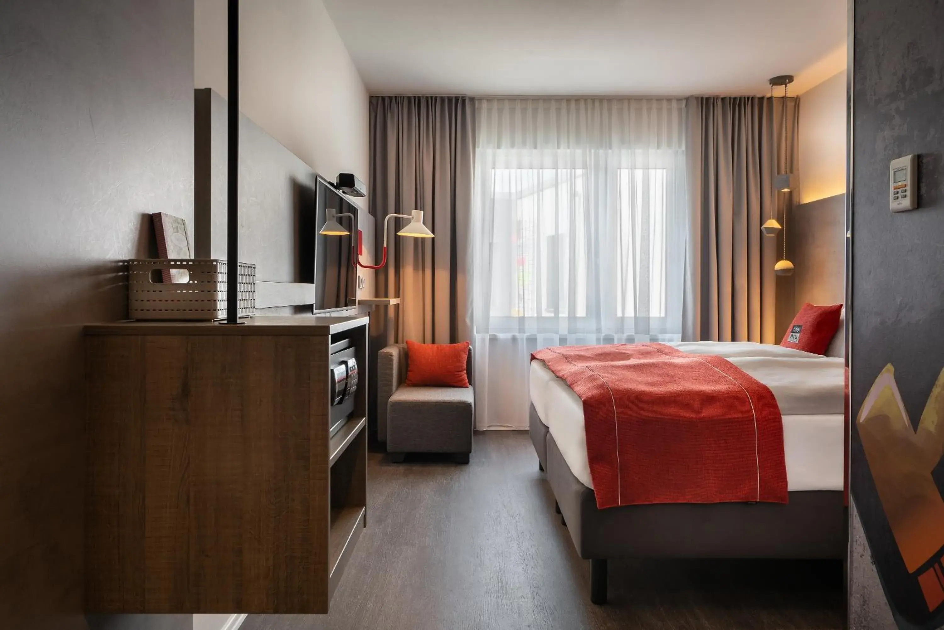 Bedroom, Bed in Holiday Inn - the niu, Hide Berlin Friedrichshain by IHG Bedroom, Bed in Holiday Inn - the niu, Hide Berlin Friedrichshain by IHG