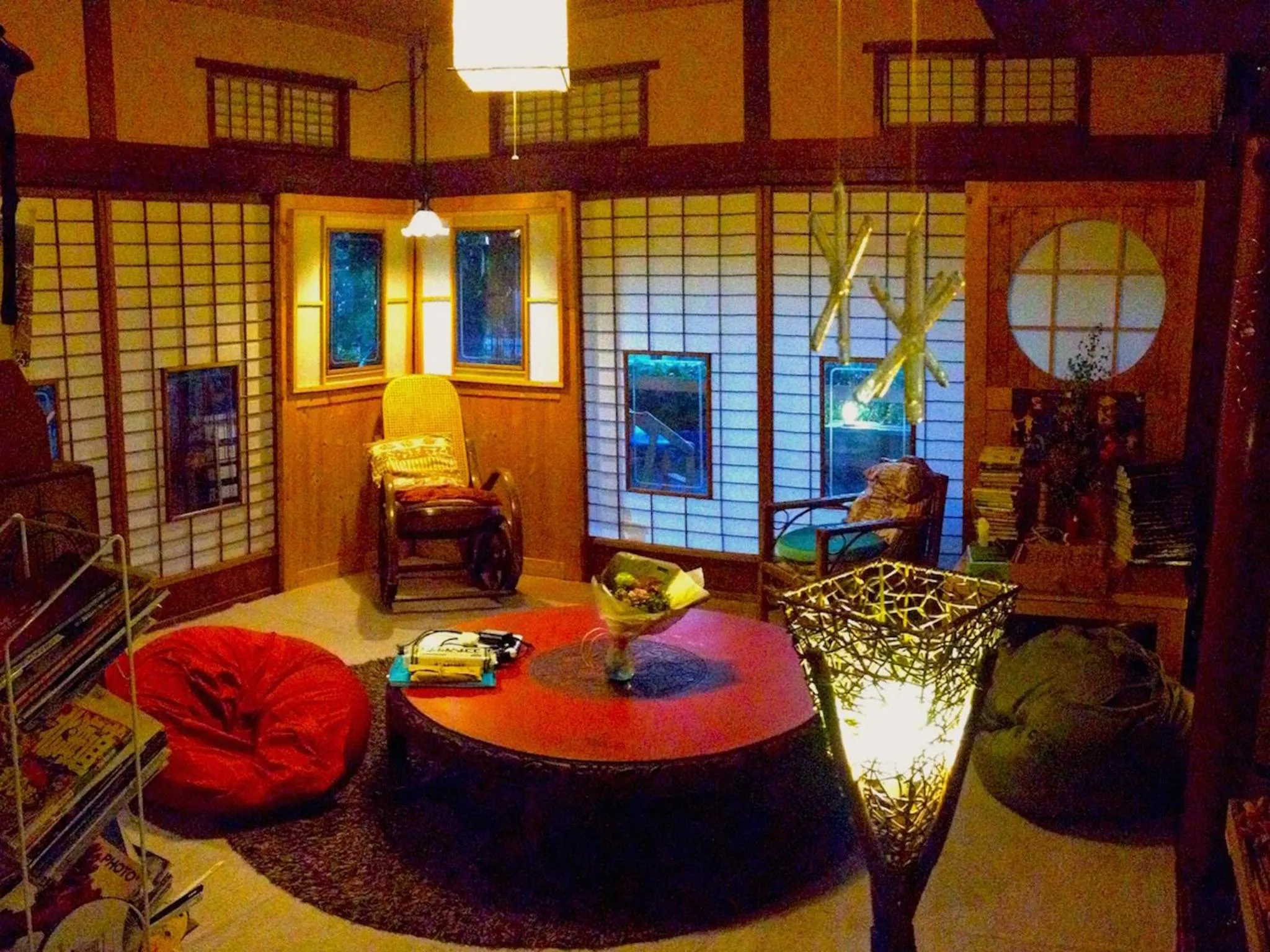 Communal lounge/ TV room in The Otaornai Backpacker's Hostel Morinoki