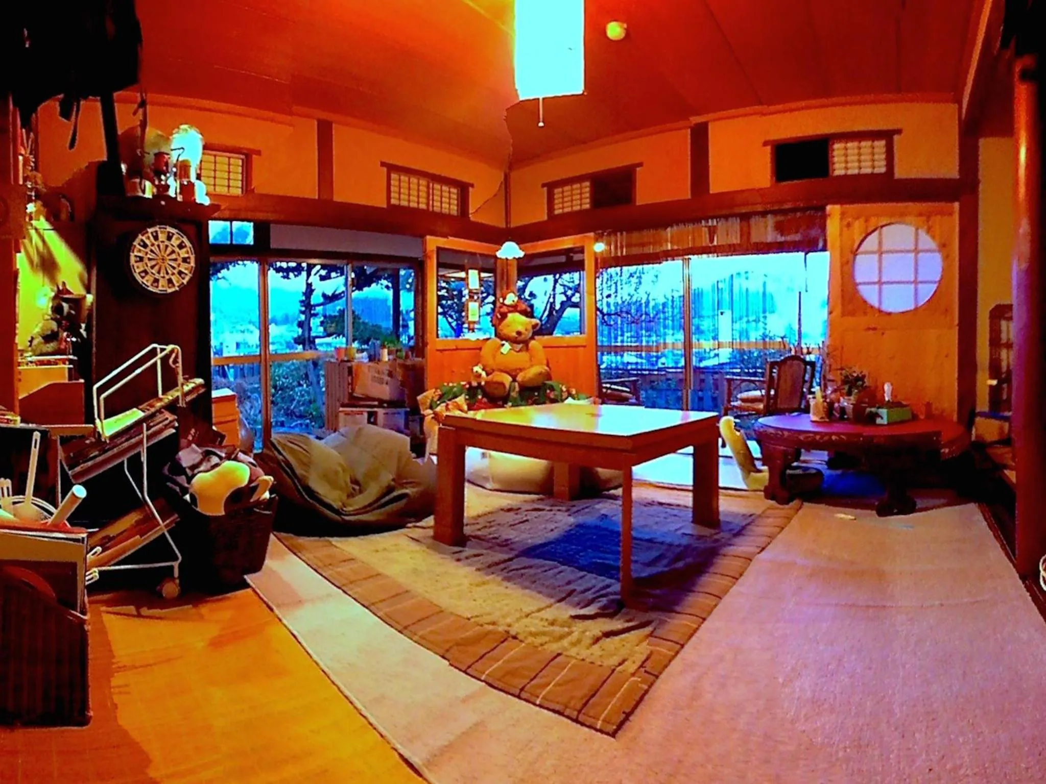 Communal lounge/ TV room in The Otaornai Backpacker's Hostel Morinoki