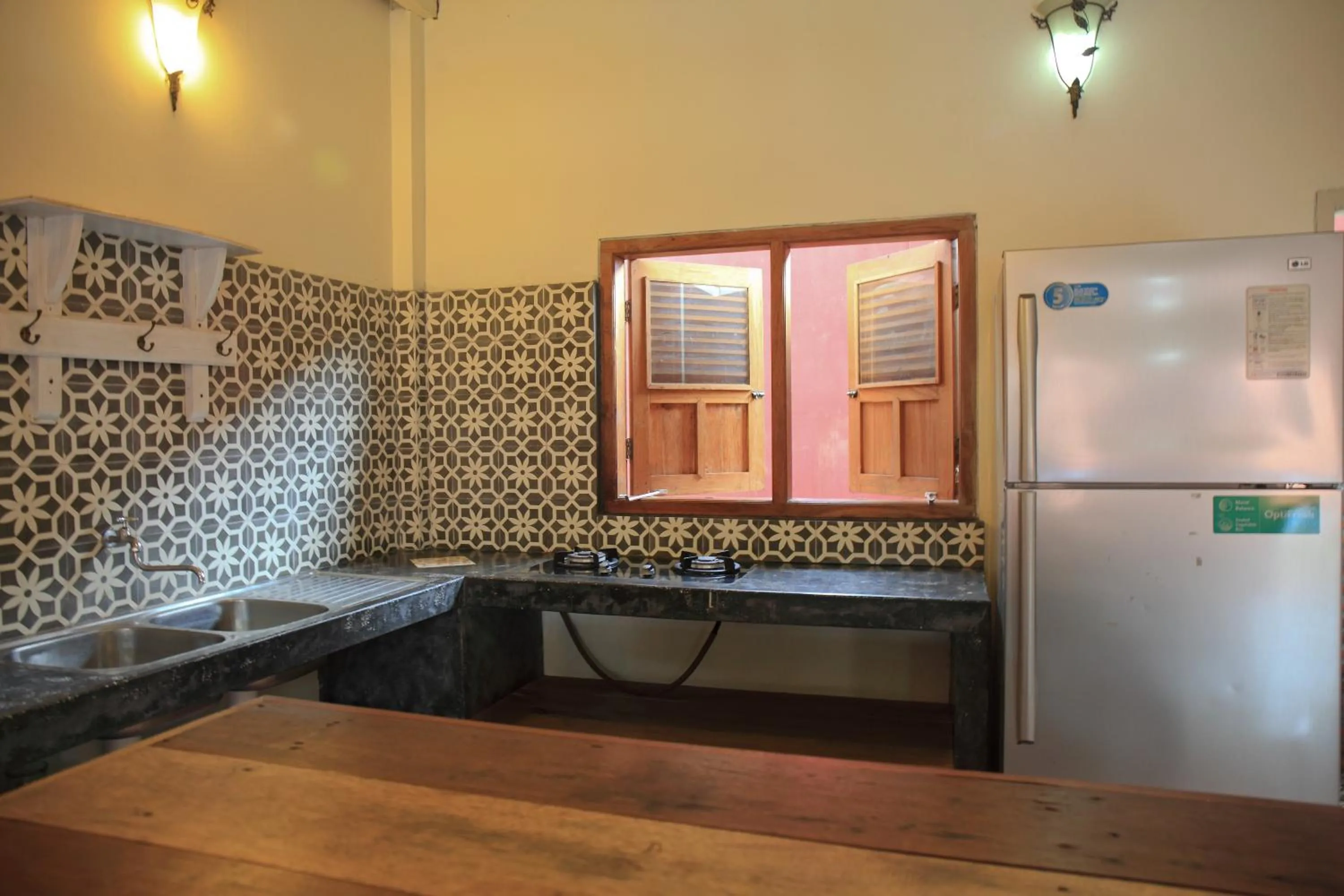 Kitchen or kitchenette in Villa Pondok Terra