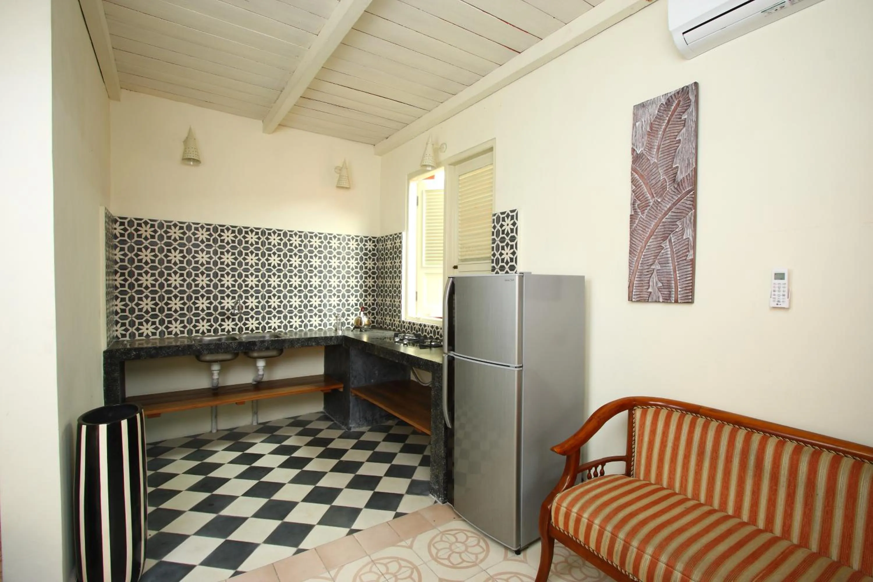 Kitchen or kitchenette in Villa Pondok Terra