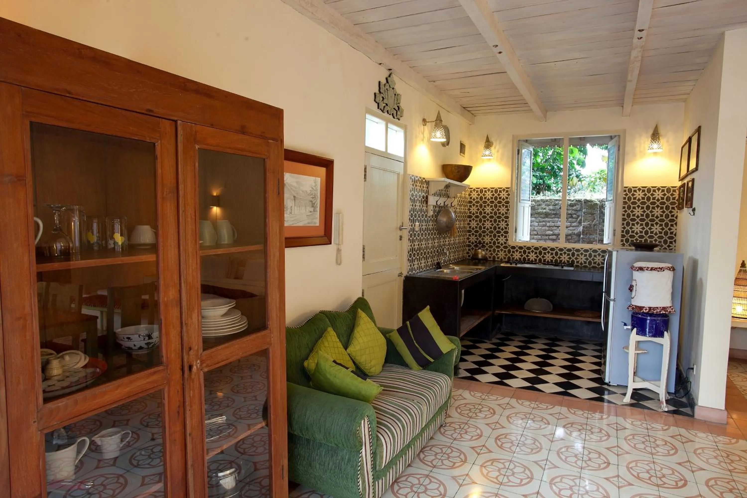 Kitchen or kitchenette in Villa Pondok Terra