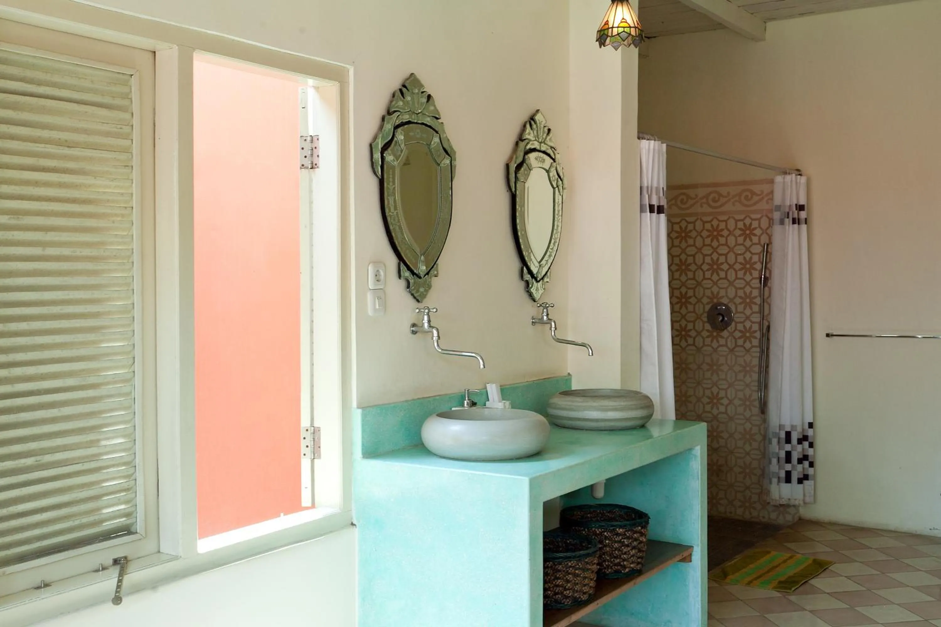 Shower in Villa Pondok Terra
