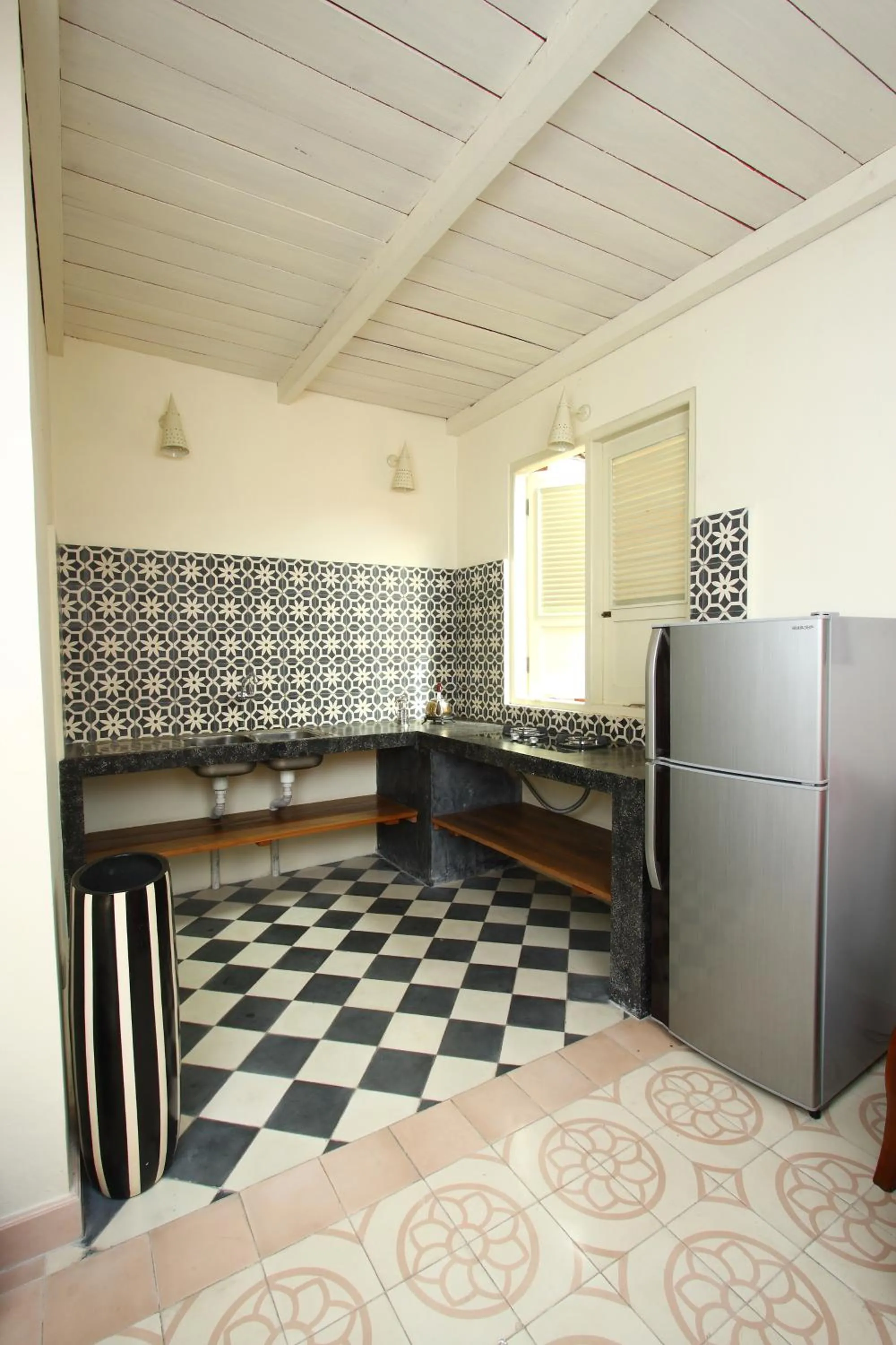 Kitchen or kitchenette in Villa Pondok Terra