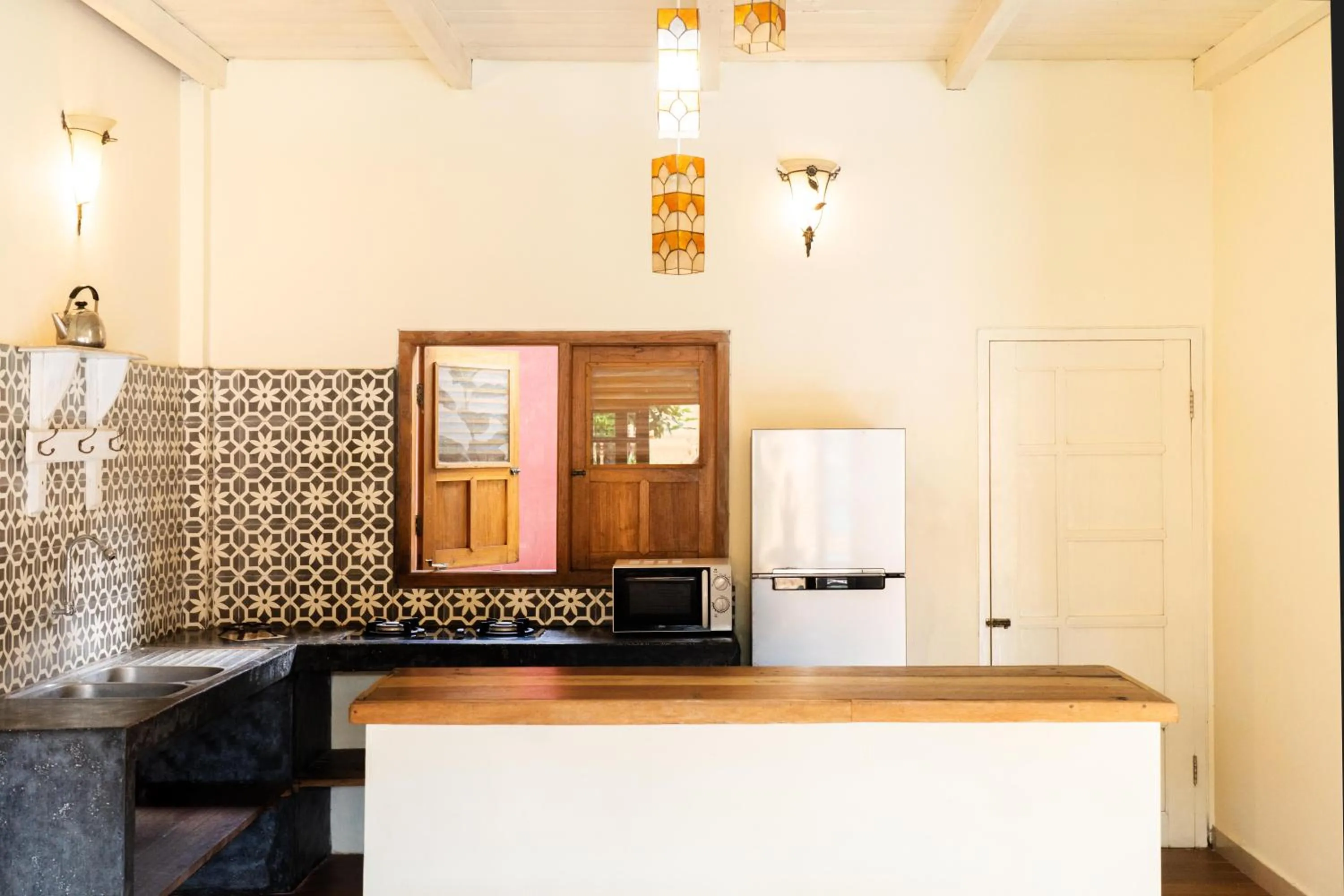 Kitchen or kitchenette in Villa Pondok Terra