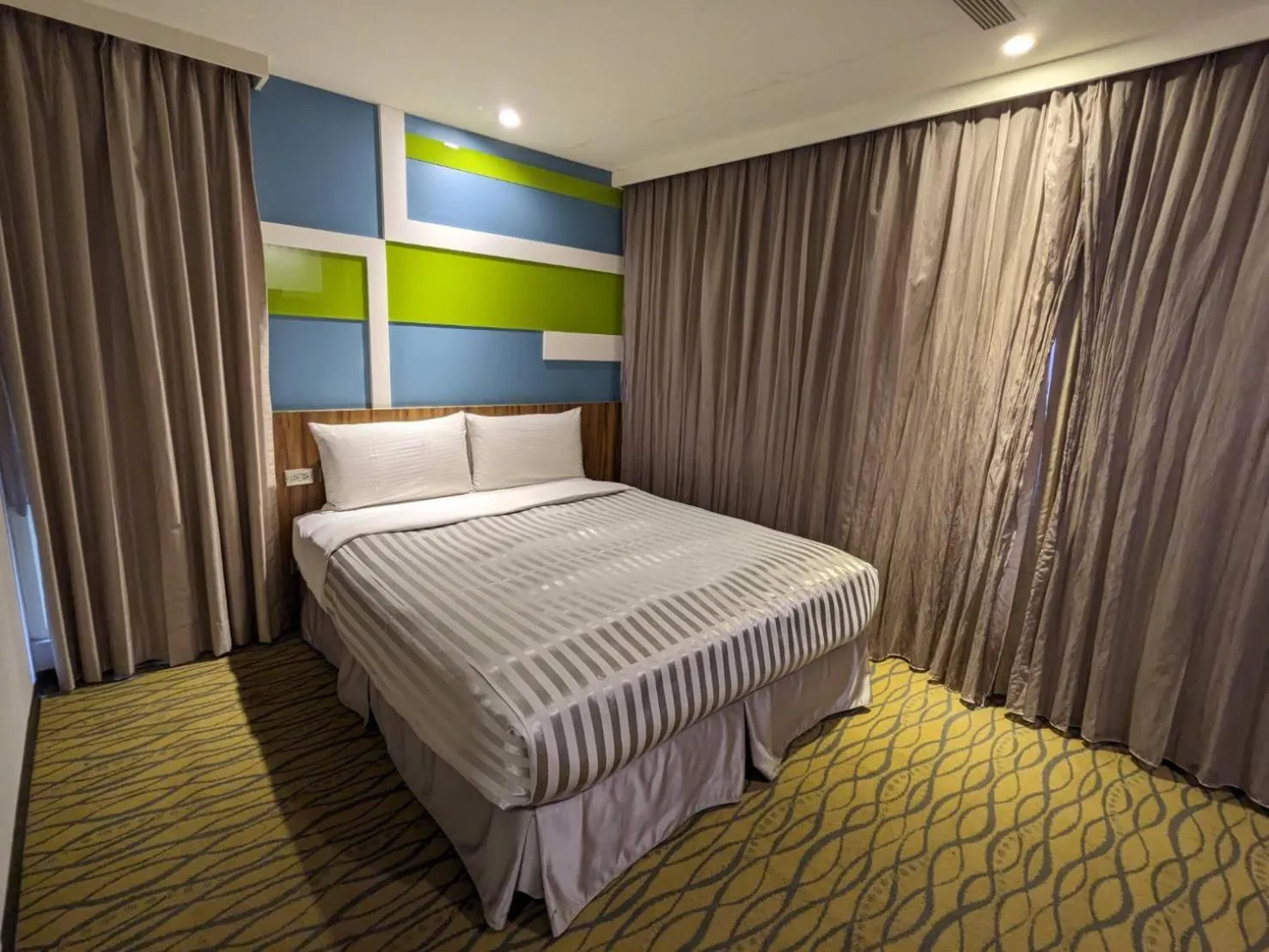 Bed in Ximen Hotel B