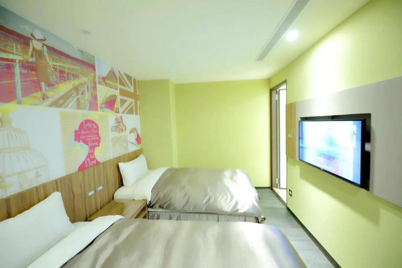 Bed in Ximen Hotel B