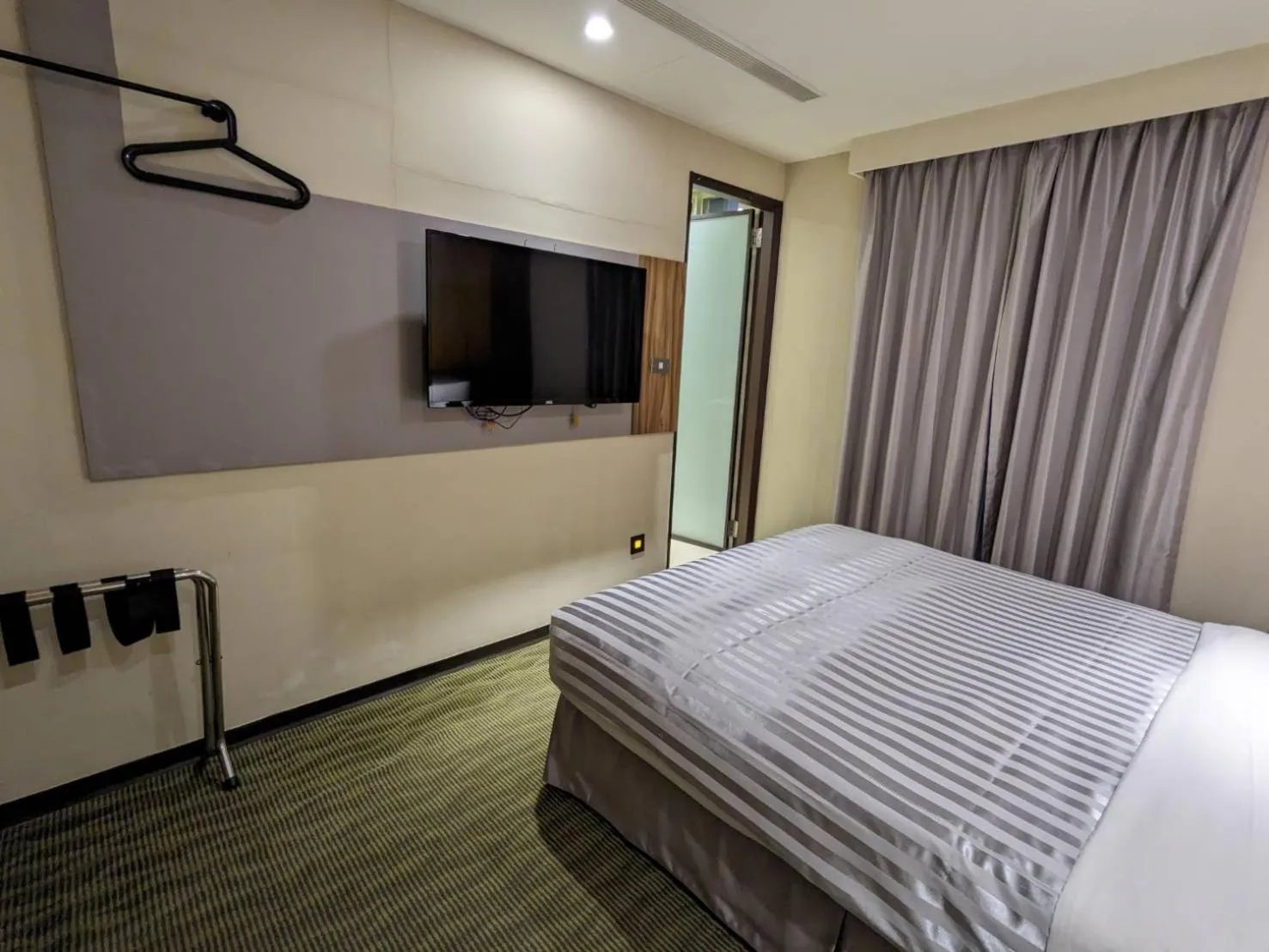 Bed in Ximen Hotel B