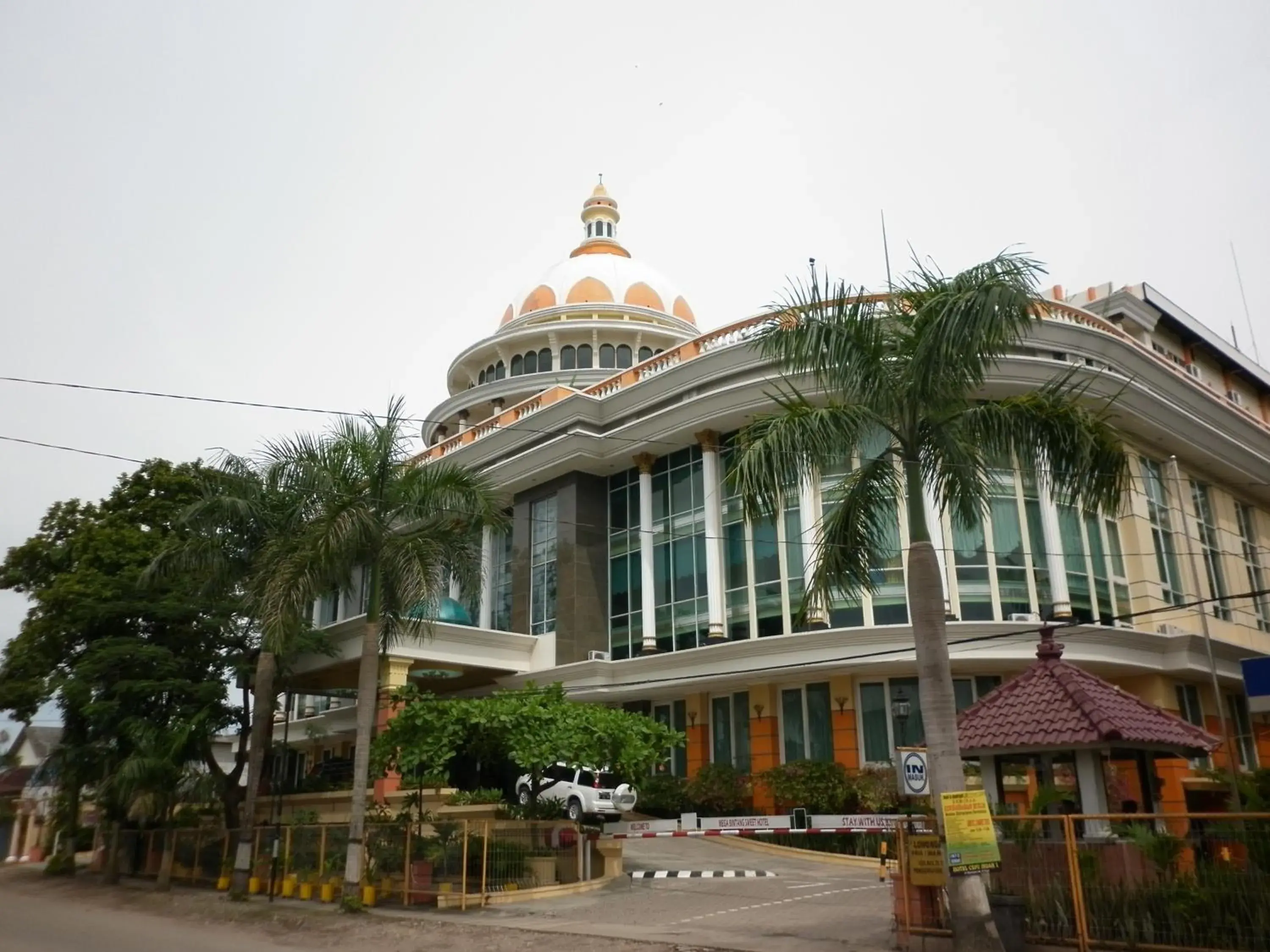 Property building in Mega Bintang Sweet Hotel Property building in Mega Bintang Sweet Hotel