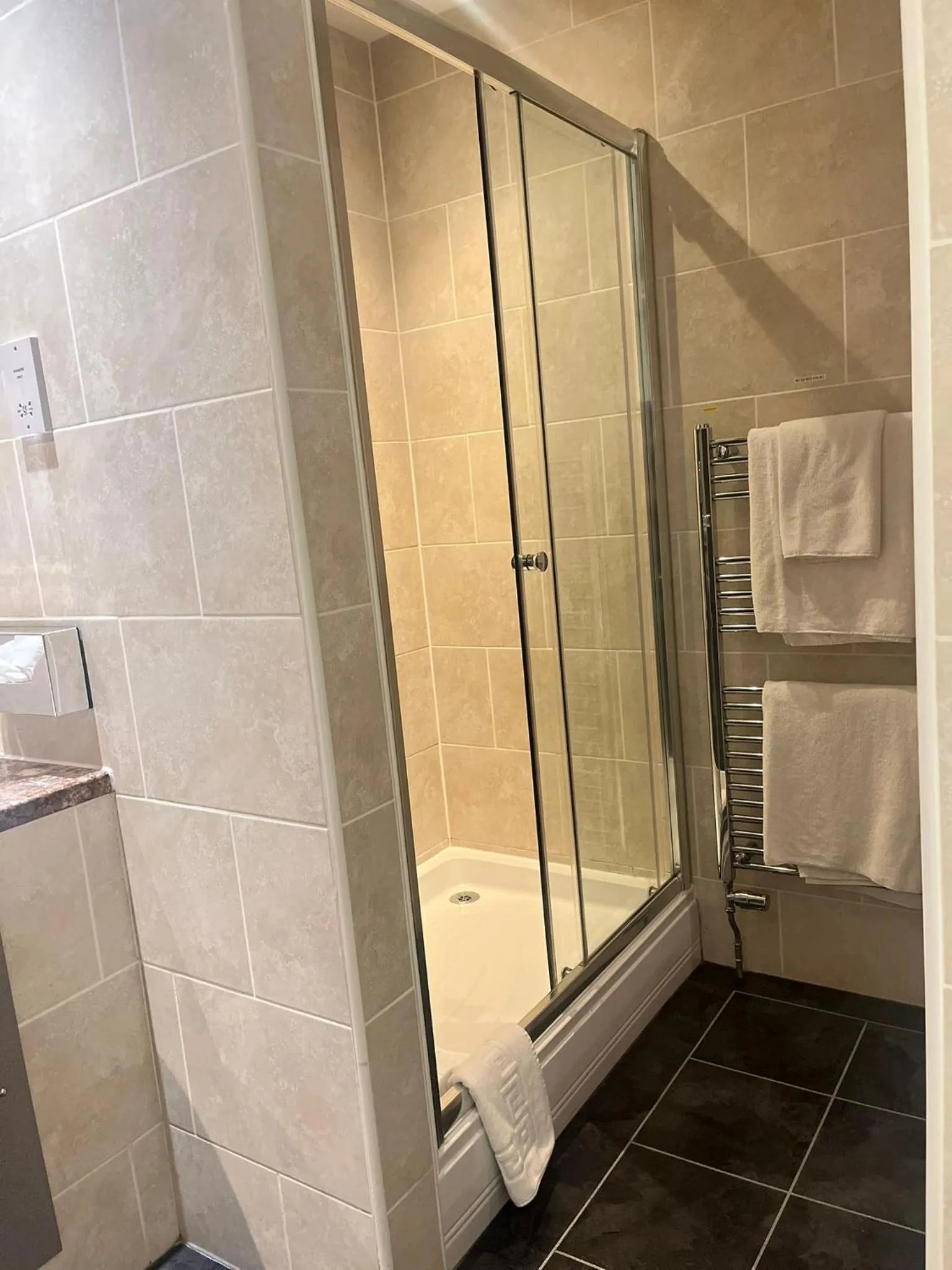 Shower in Best Western Balgeddie House Hotel