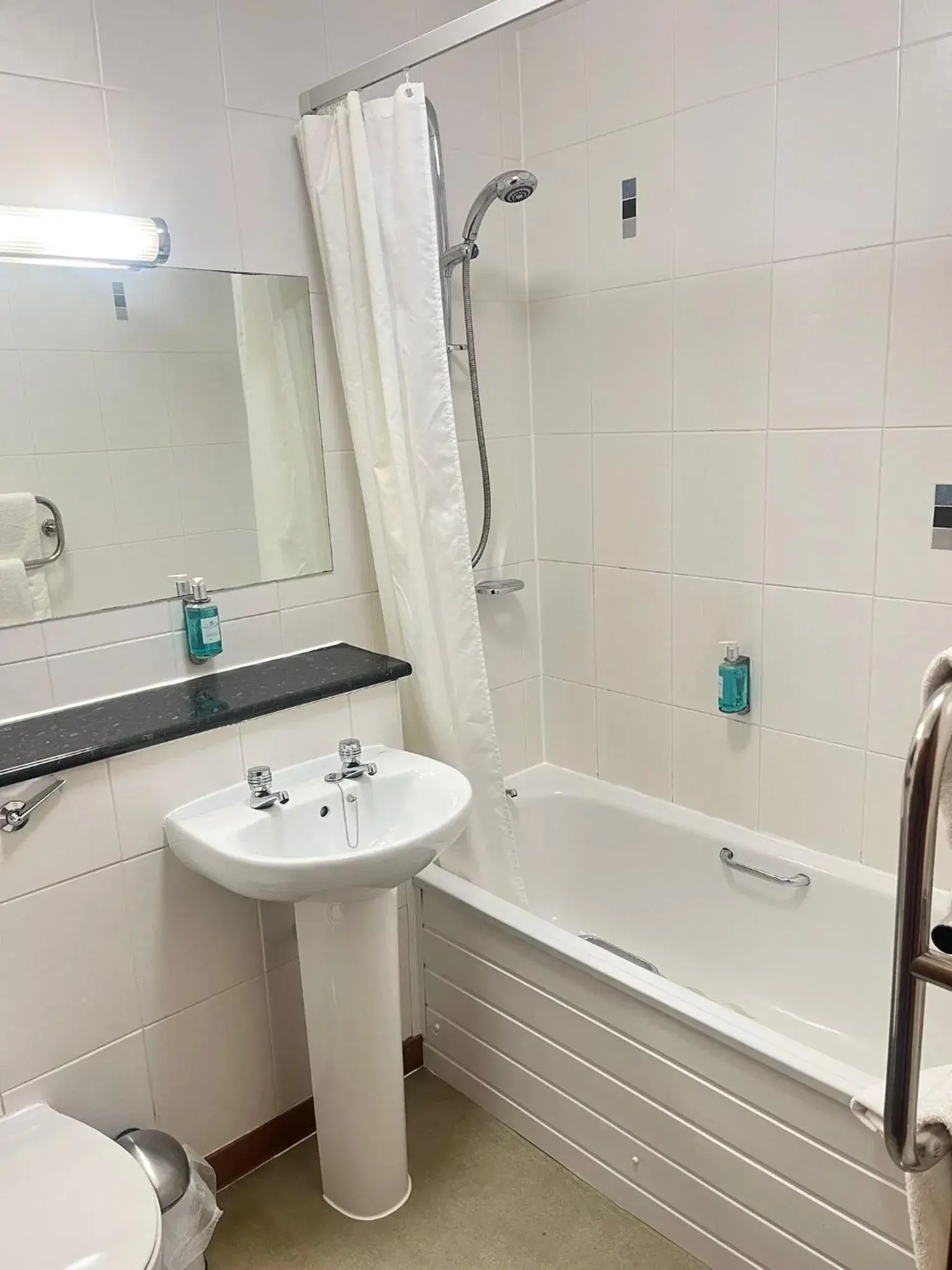 Bathroom in Best Western Balgeddie House Hotel Bathroom in Best Western Balgeddie House Hotel