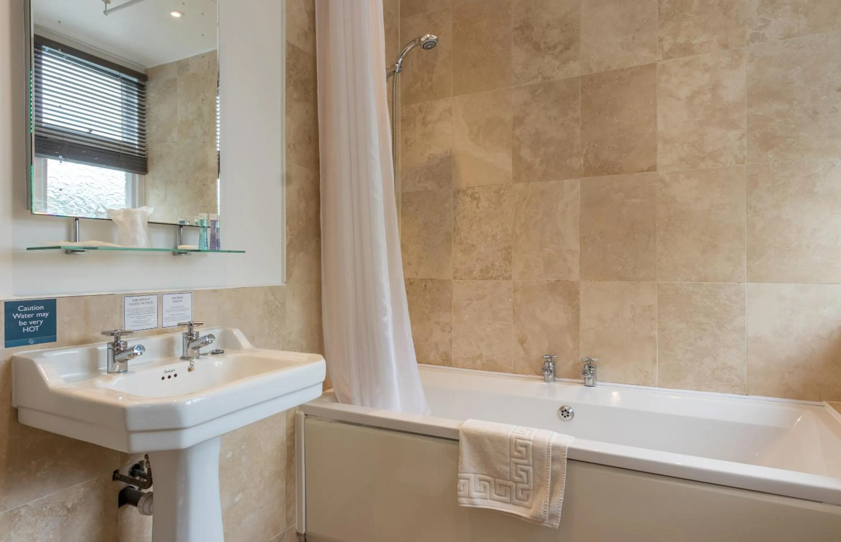 Bathroom in Windermere Park B&B inc Free off-site Health Club