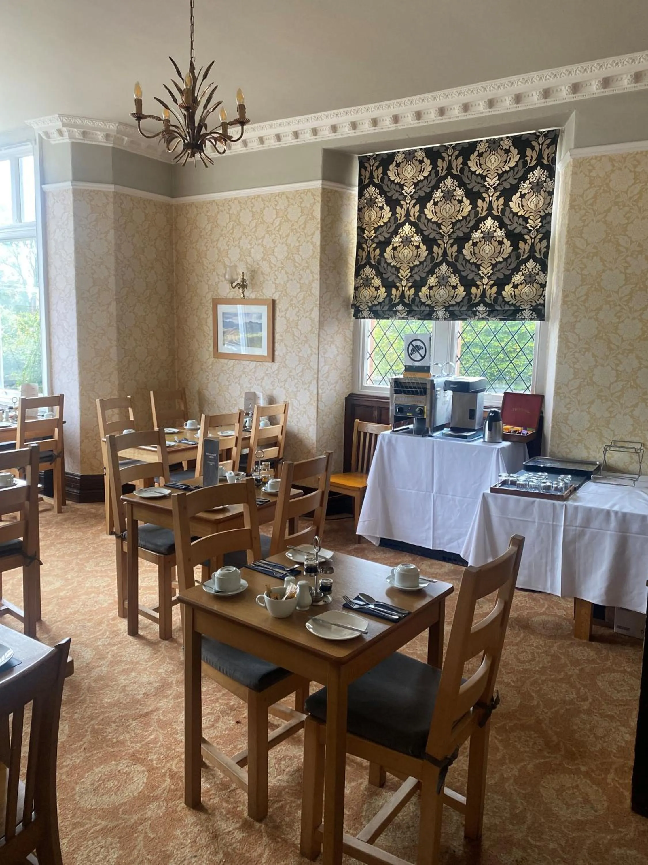 Property building in Windermere Park B&B inc Free off-site Health Club