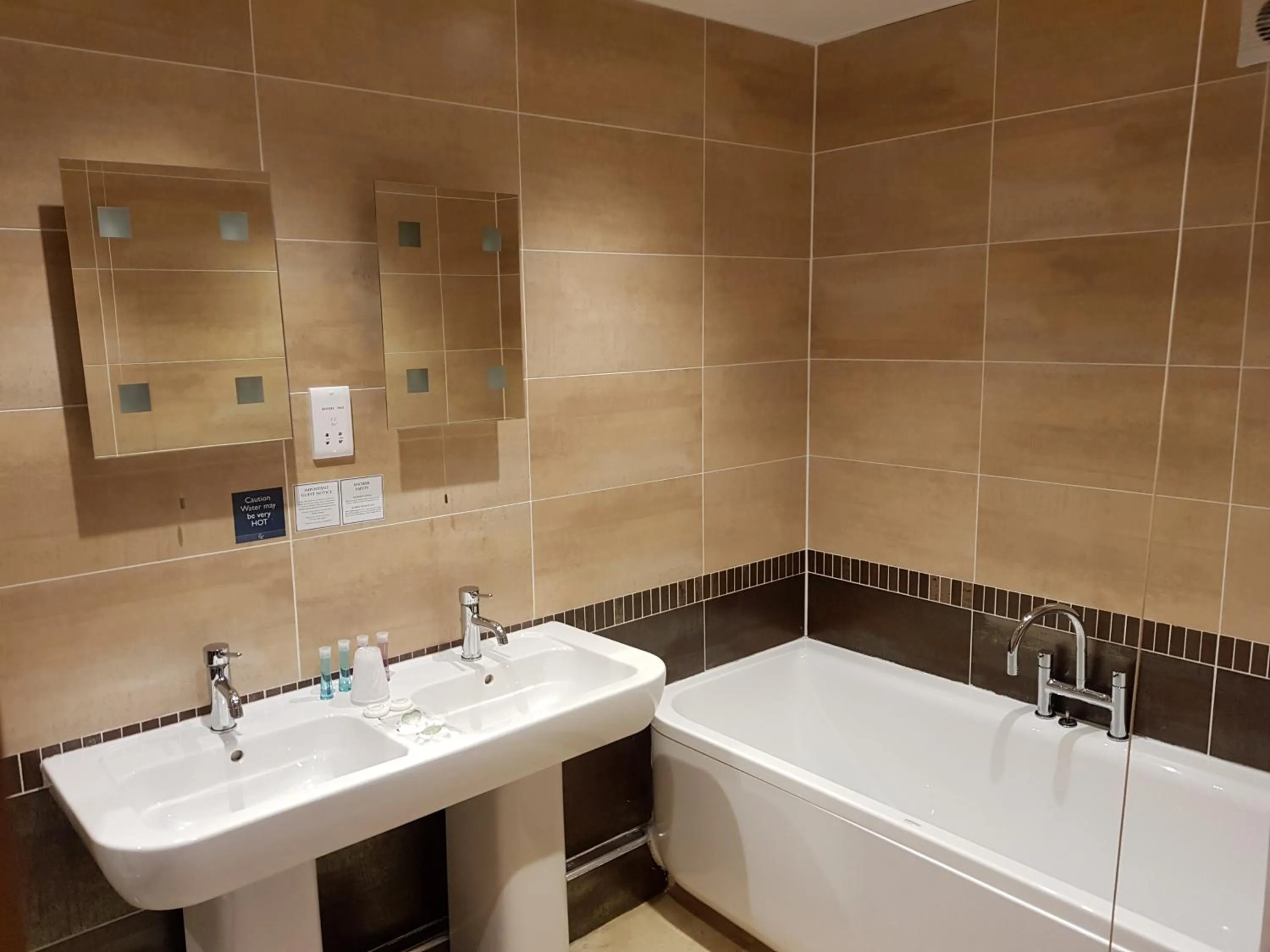 Bathroom in Windermere Park B&B inc Free off-site Health Club