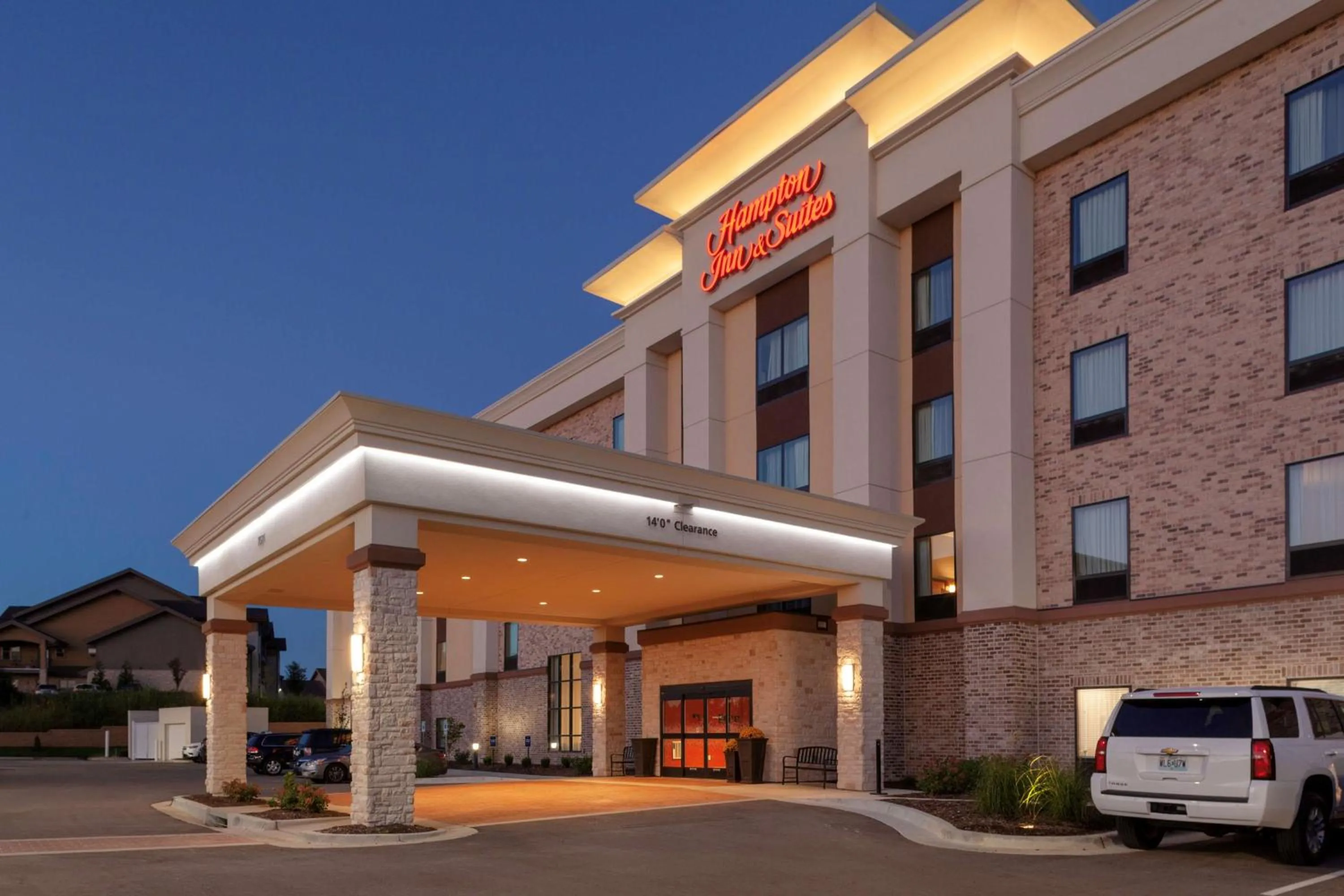 Property building in Hampton Inn & Suites Overland Park South