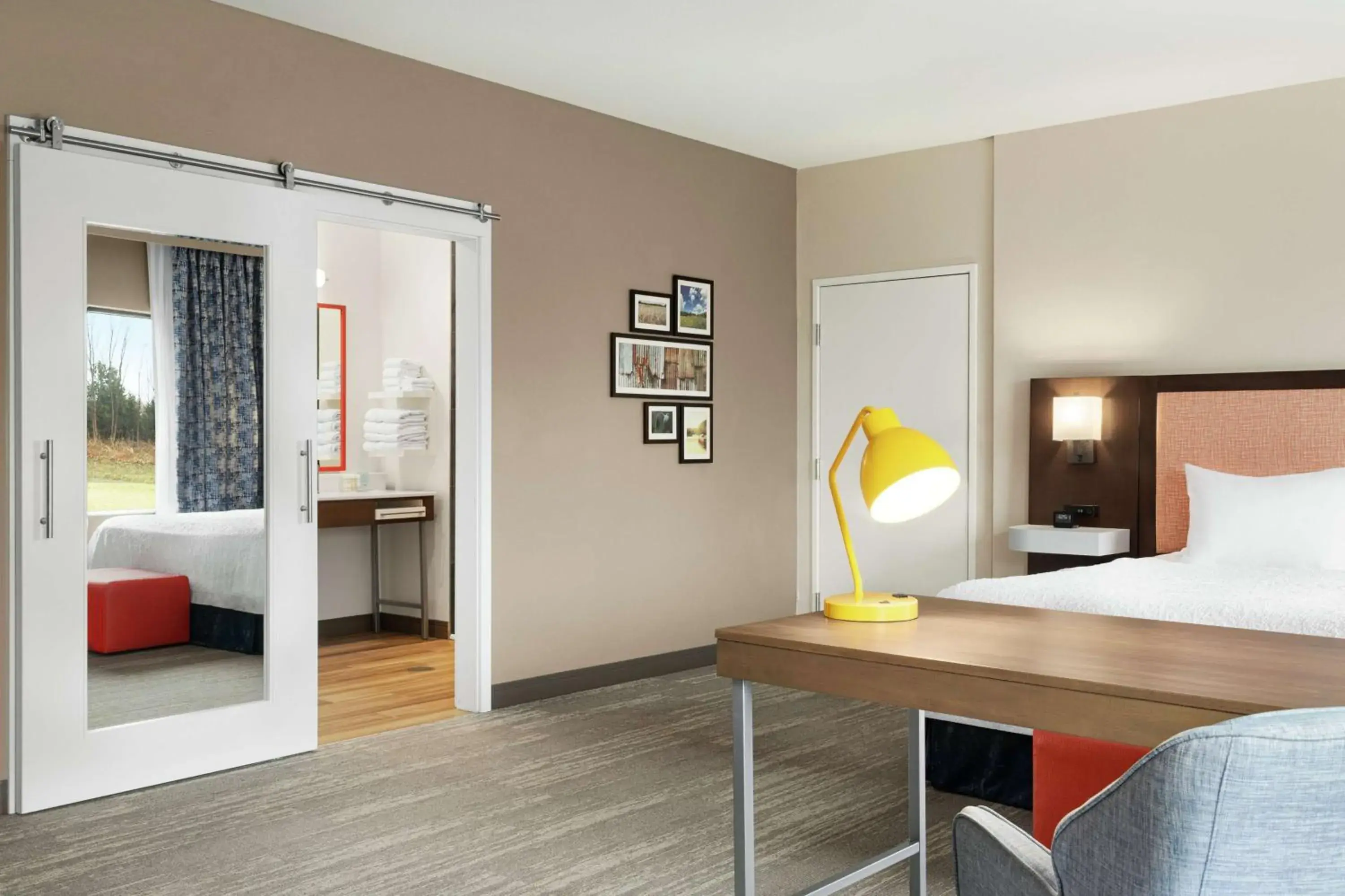 King Room with Sofa Bed - Non-Smoking in Hampton Inn & Suites Overland Park South King Room with Sofa Bed - Non-Smoking in Hampton Inn & Suites Overland Park South