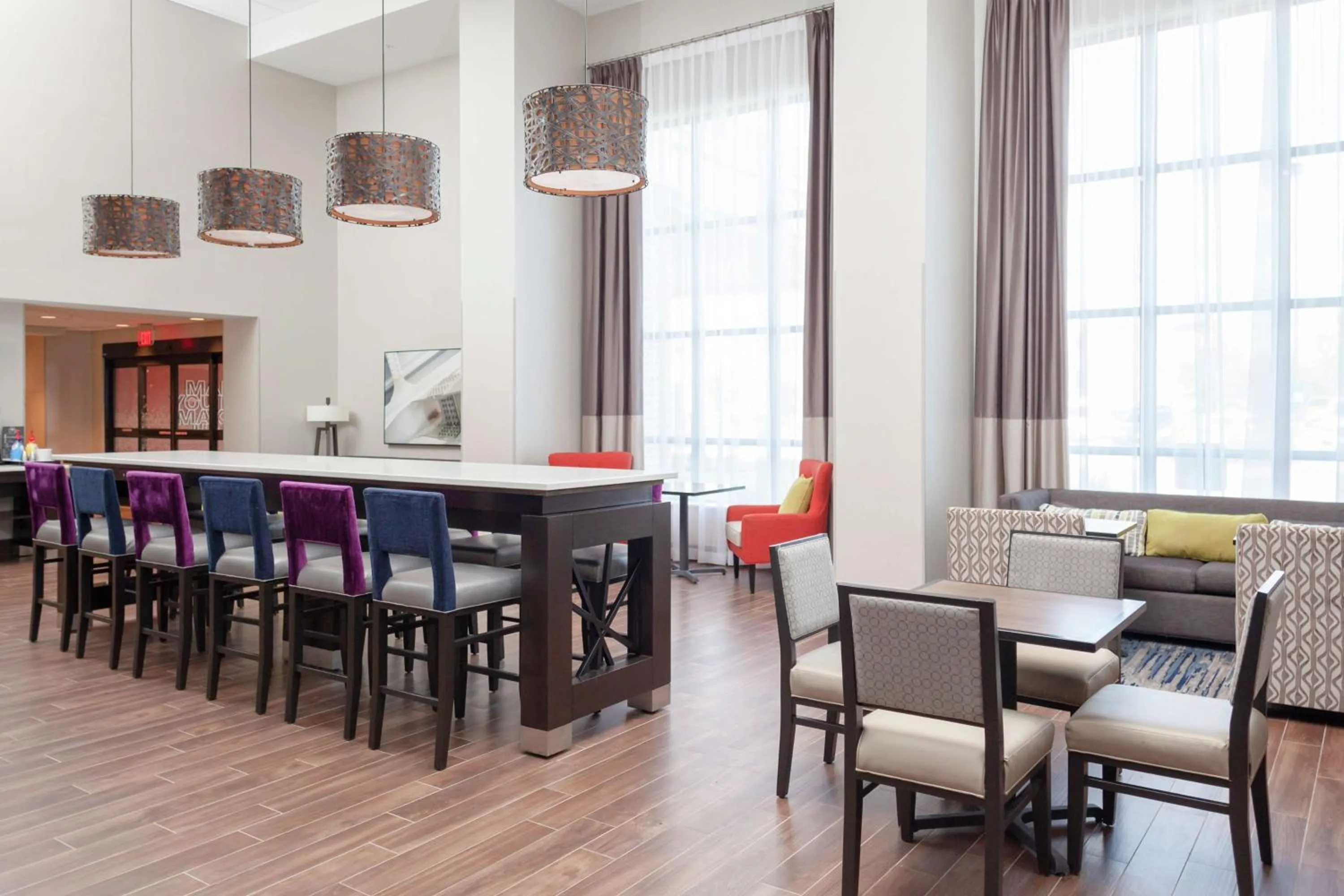 Lobby or reception in Hampton Inn & Suites Overland Park South