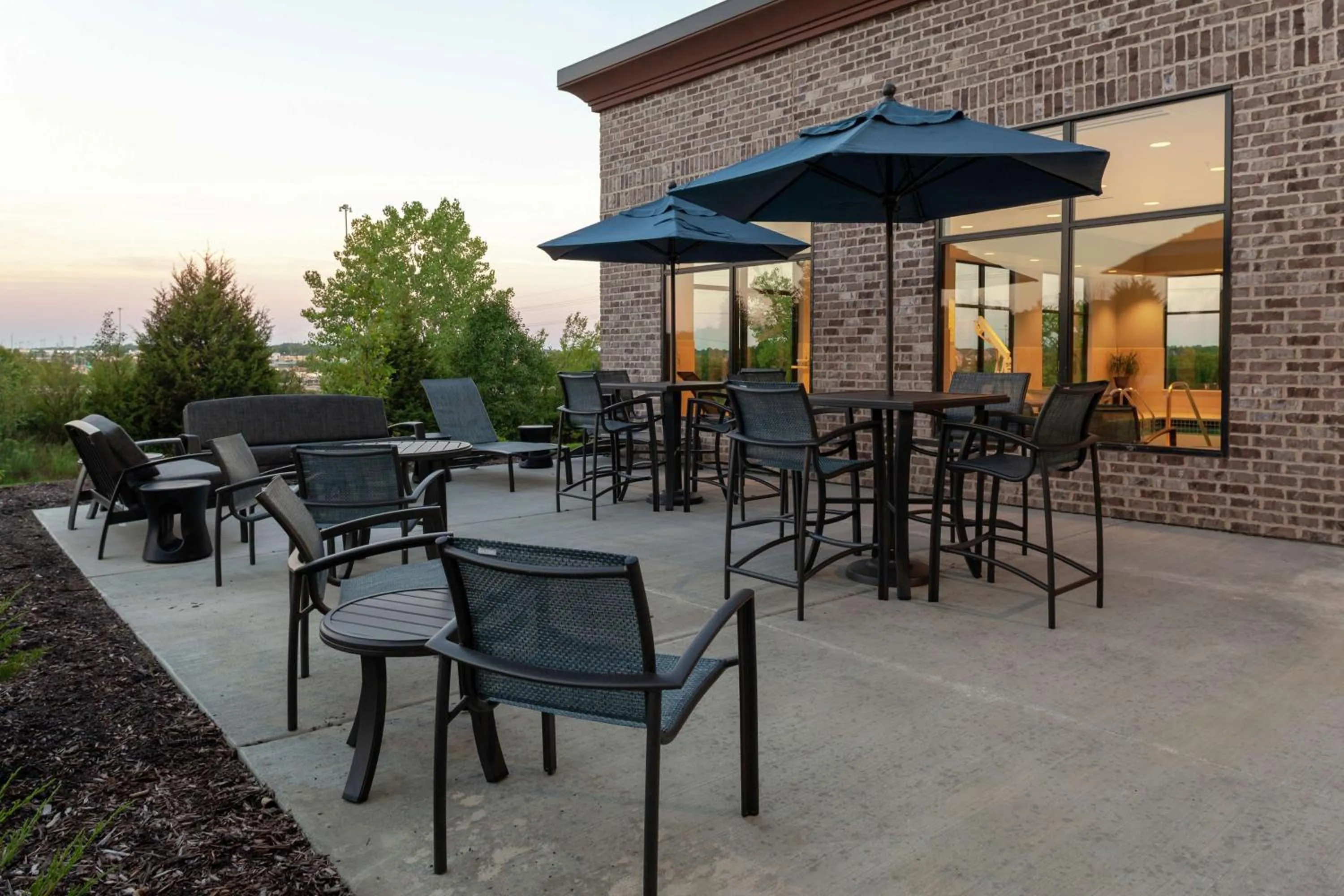 Patio in Hampton Inn & Suites Overland Park South