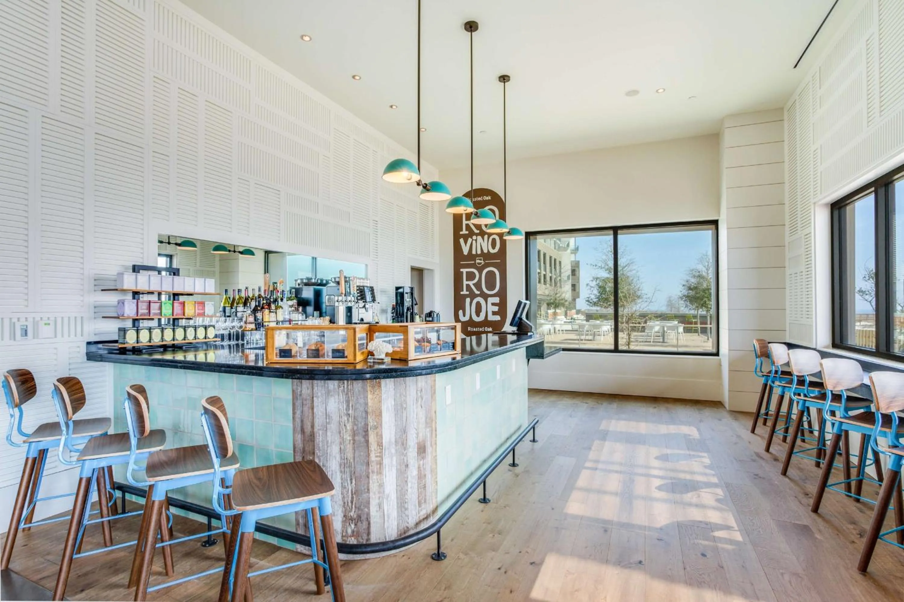 Lounge or bar in The Lodge at Gulf State Park, A Hilton Hotel