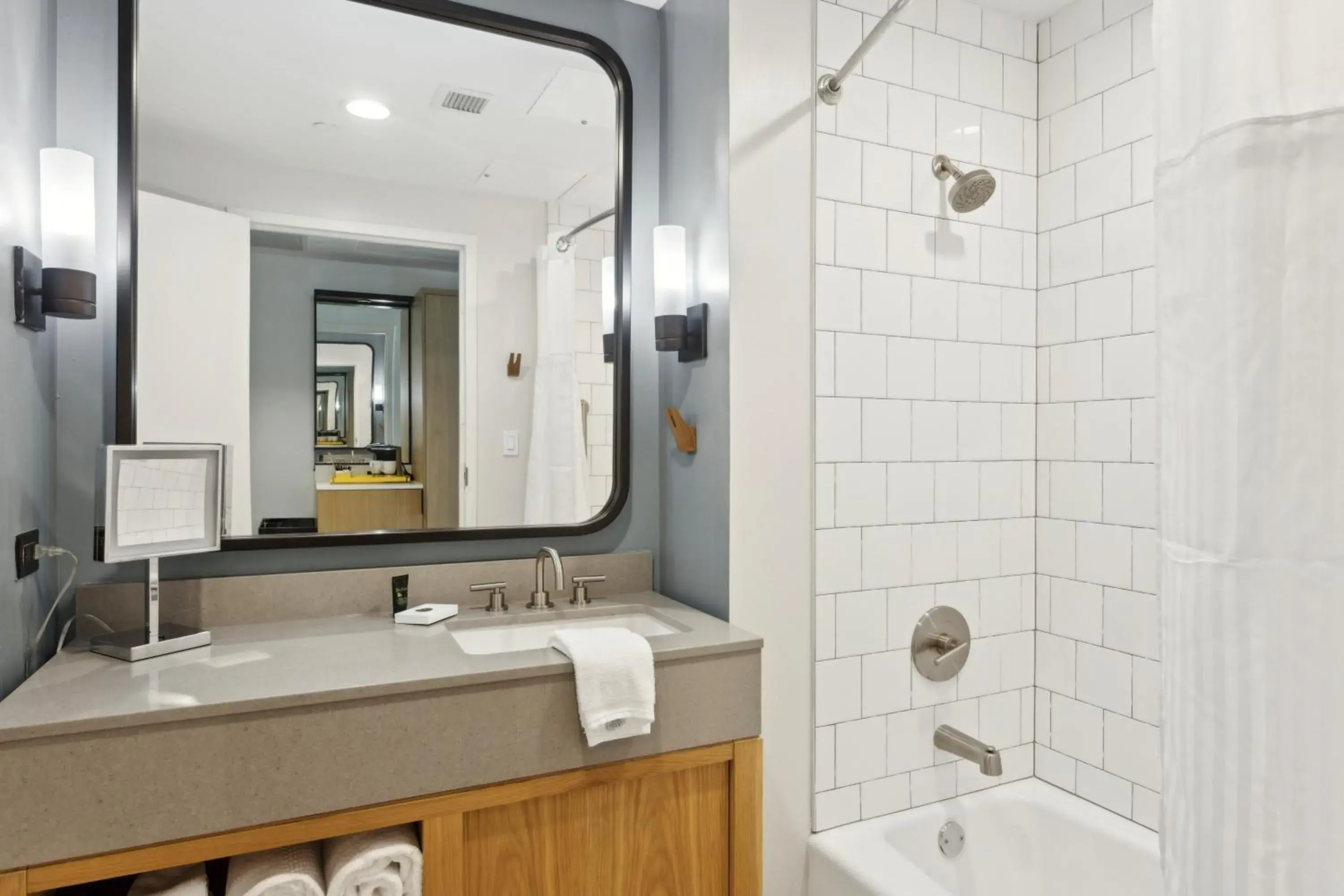 King Room with Bunk Beds in The Lodge at Gulf State Park, A Hilton Hotel King Room with Bunk Beds in The Lodge at Gulf State Park, A Hilton Hotel