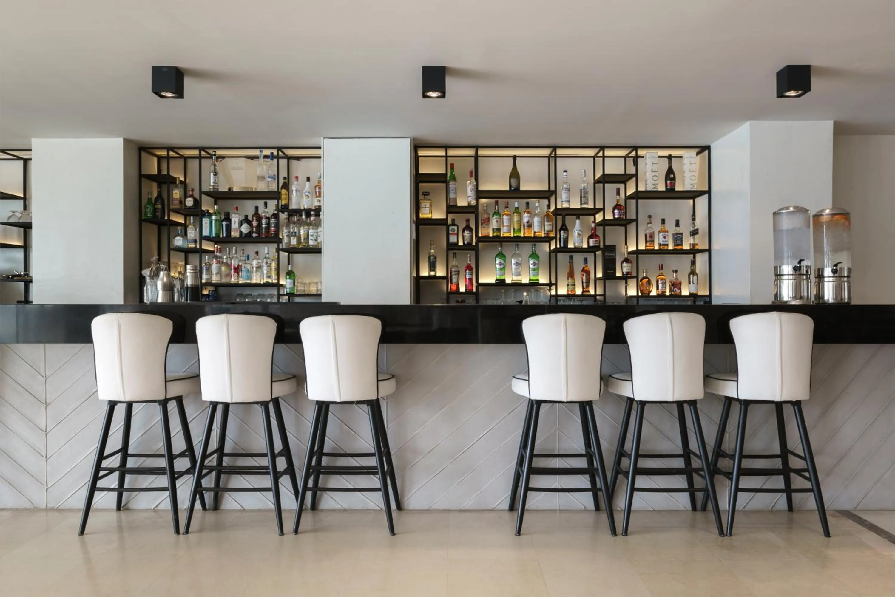 Lounge or bar in Amaronda Resort & Spa Eretria