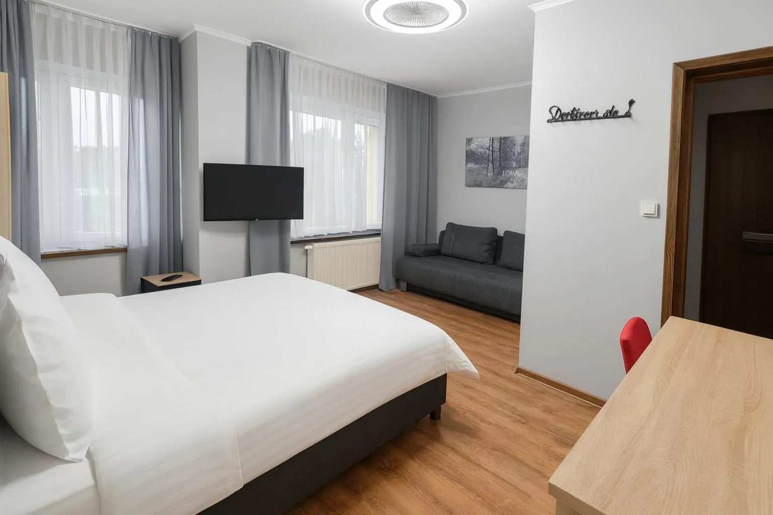 Communal lounge/ TV room in JoValiMarAnt