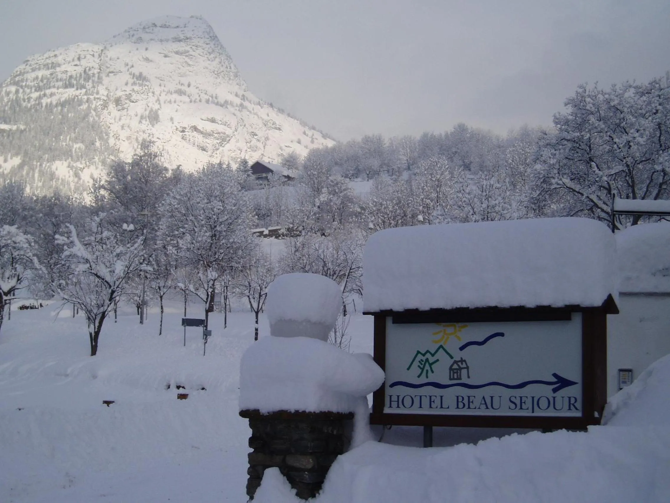 Facade/entrance in Hotel Beau Sejour Pré-Saint-Didier