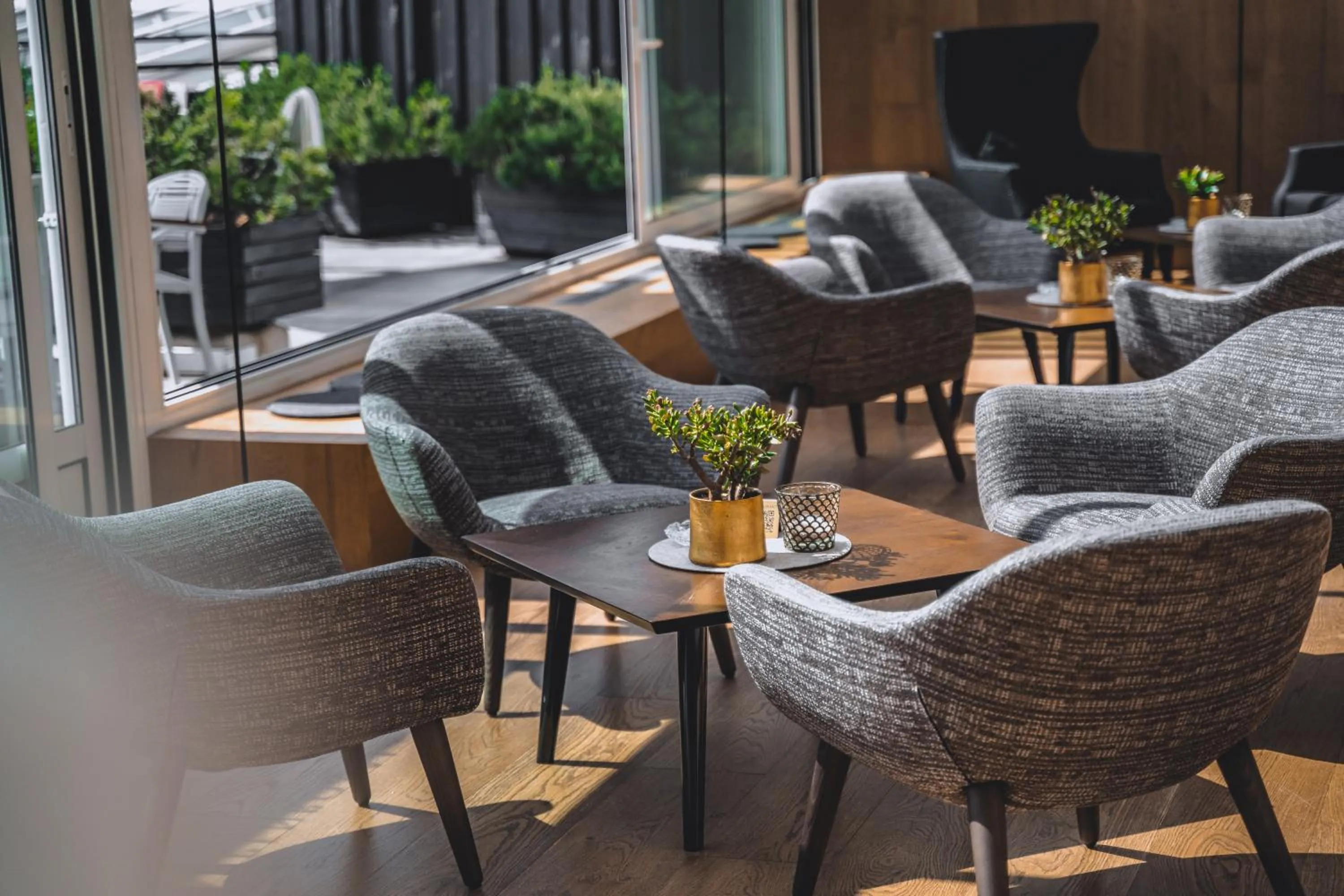 Lounge or bar in Hotel Alpenroyal - The Leading Hotels of the World