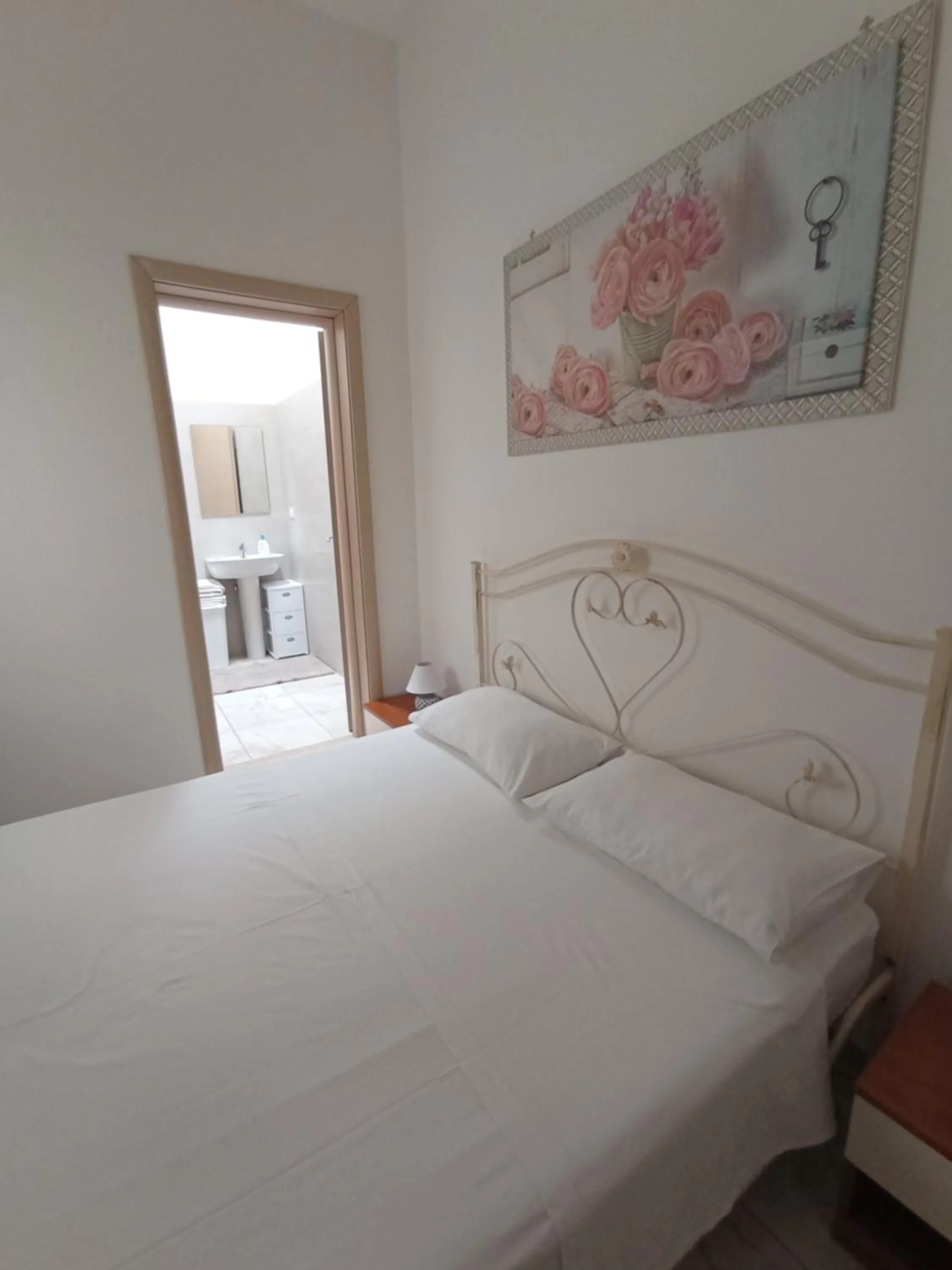 Photo of the whole room, Bed in B&B Lo Scrigno del Salento