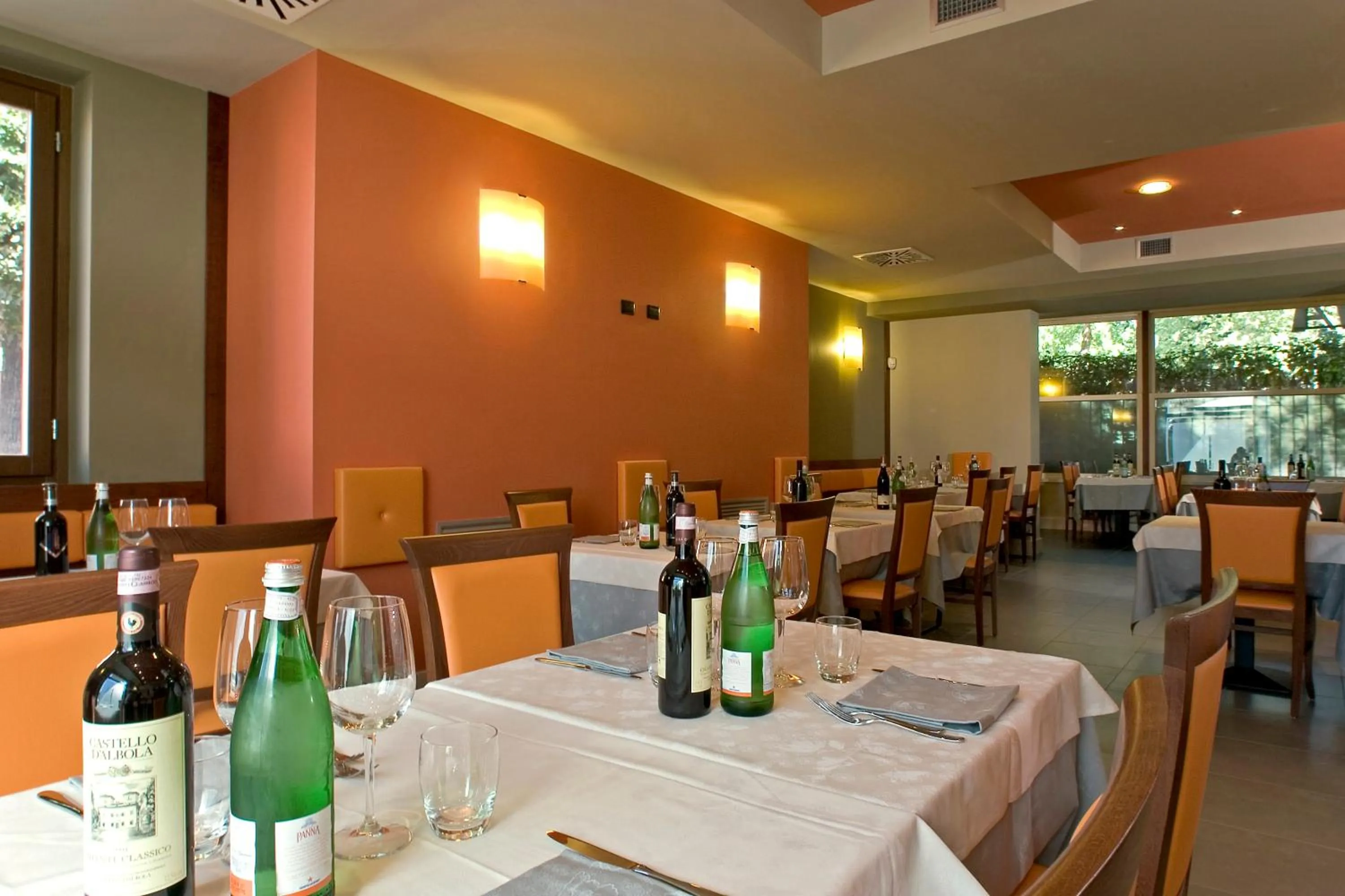 Restaurant/places to eat in Hotel Mosca